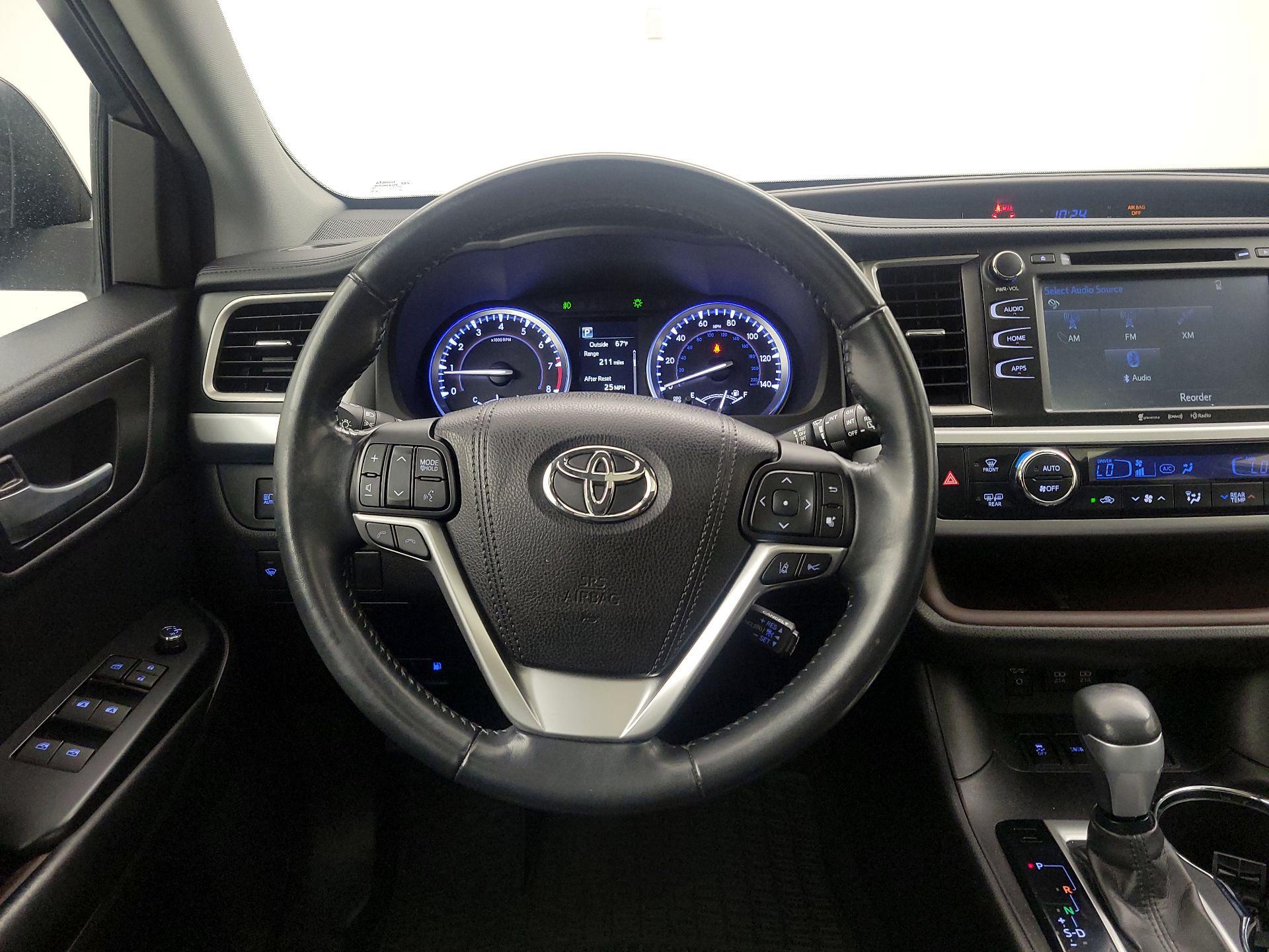 Thumbnail: 2017 Toyota Highlander - 10