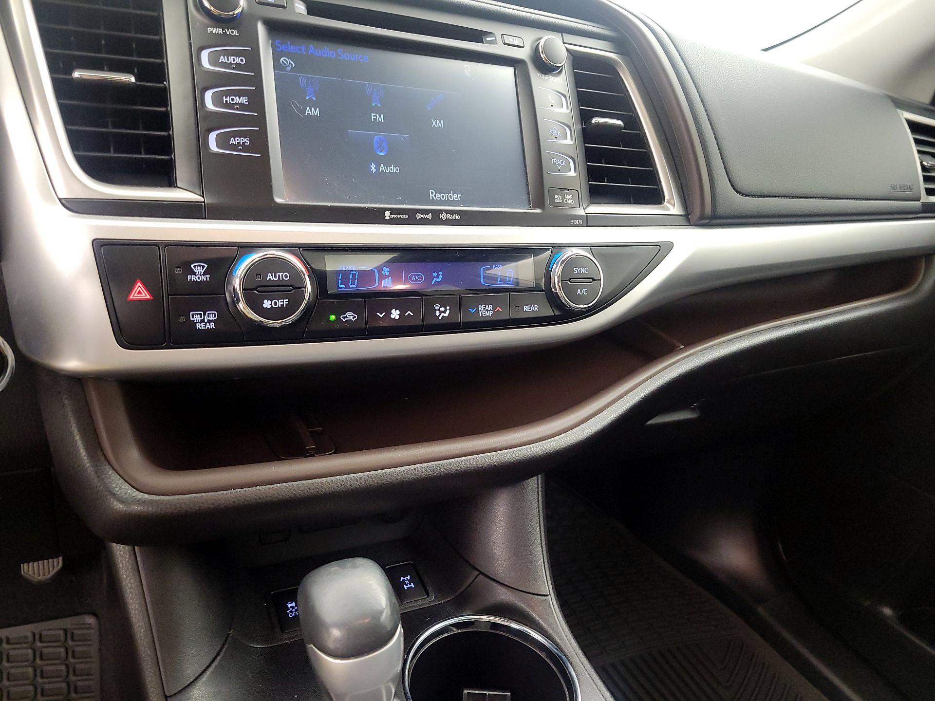 Thumbnail: 2017 Toyota Highlander - 15