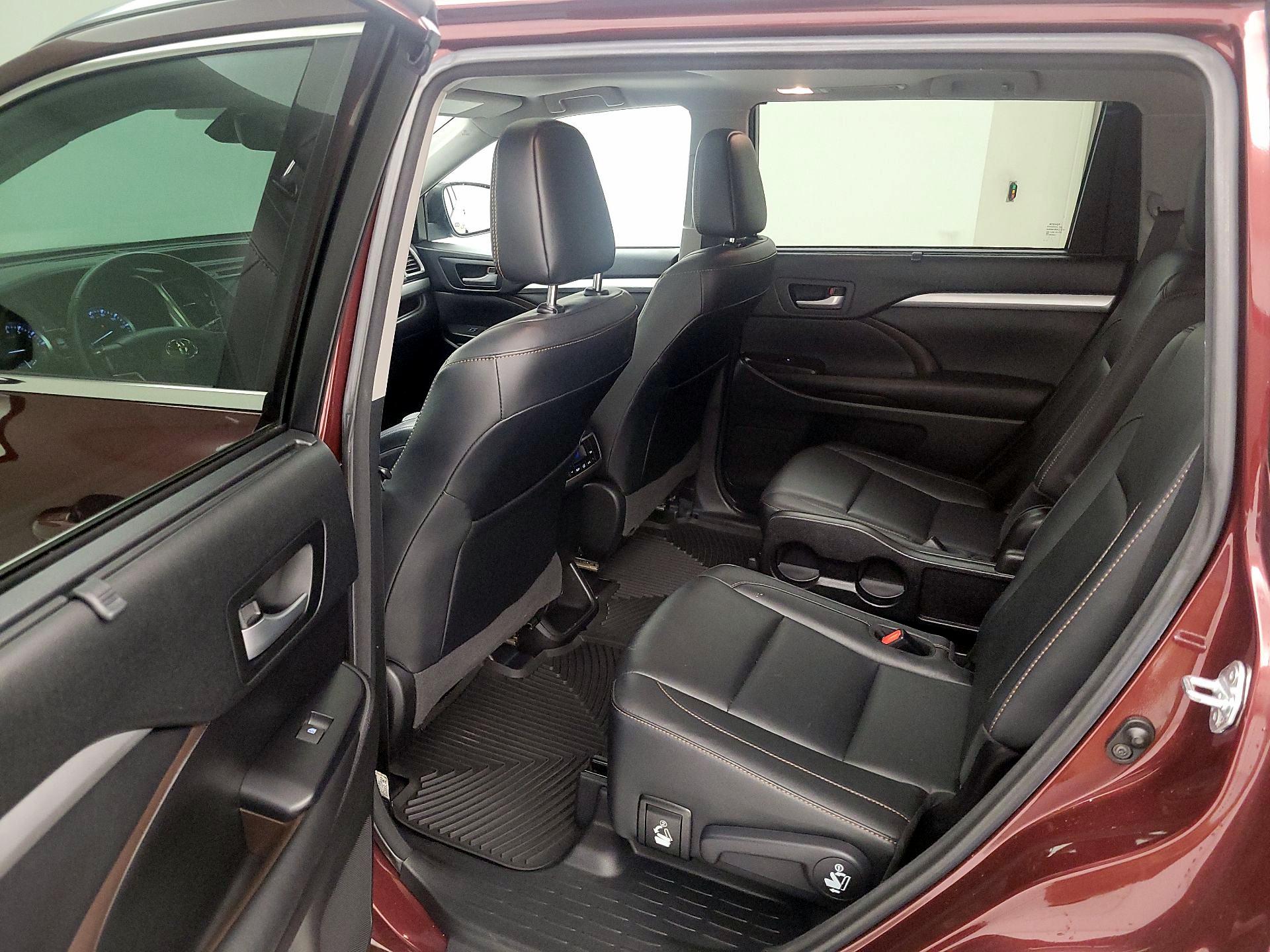 Thumbnail: 2017 Toyota Highlander - 17