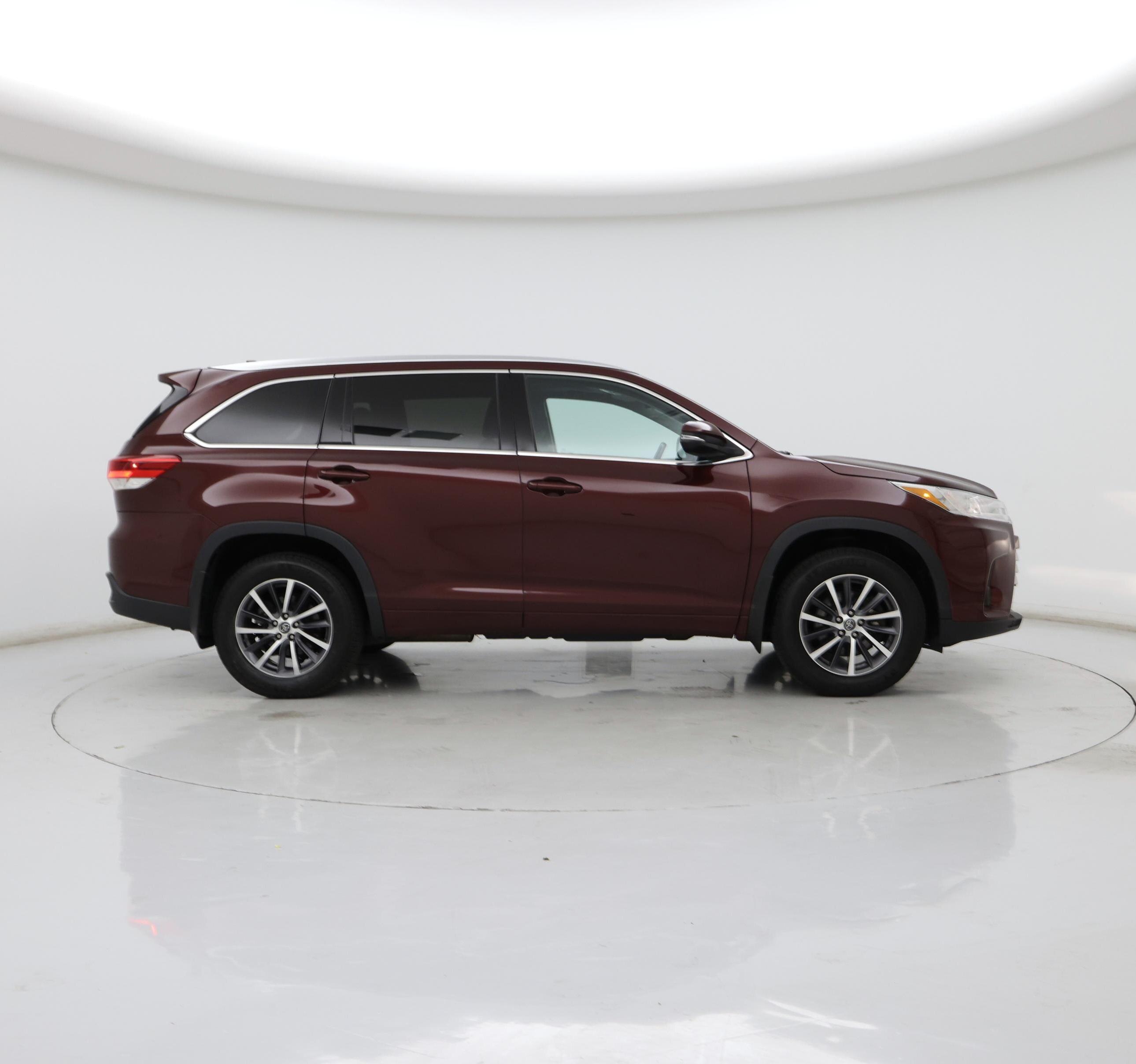 Thumbnail: 2017 Toyota Highlander - 7