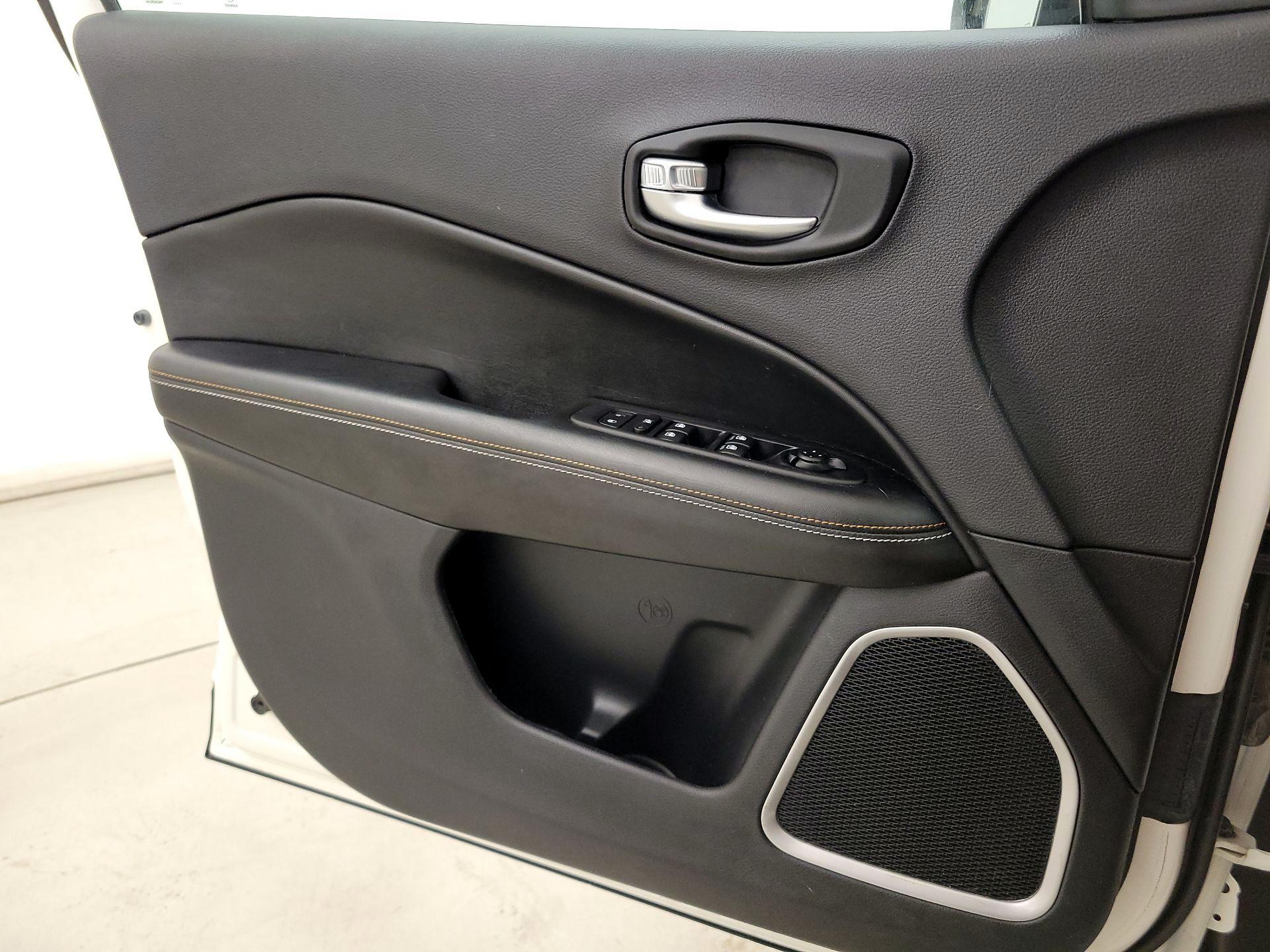 Thumbnail: 2020 Jeep Compass - 12