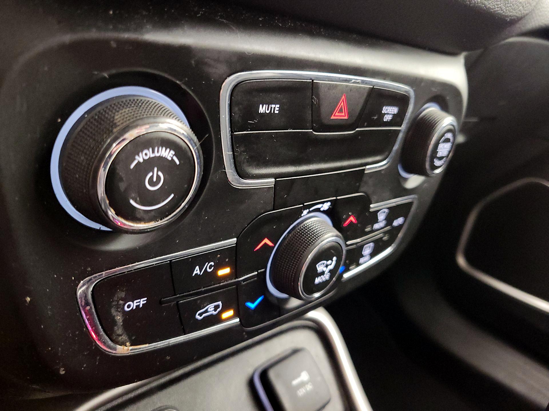 Thumbnail: 2020 Jeep Compass - 16