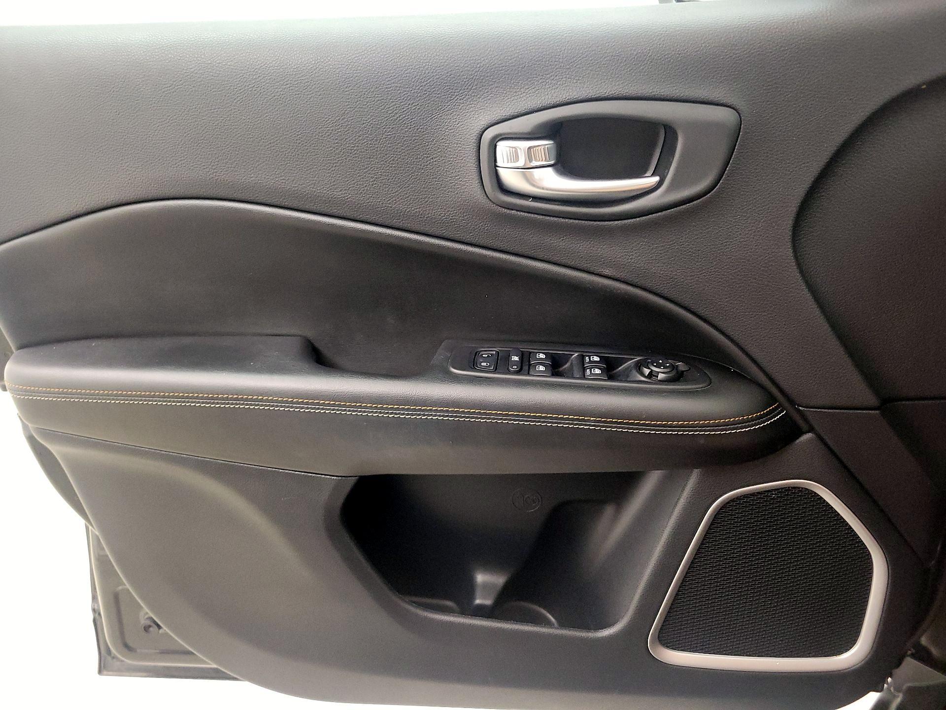 Thumbnail: 2021 Jeep Compass - 12