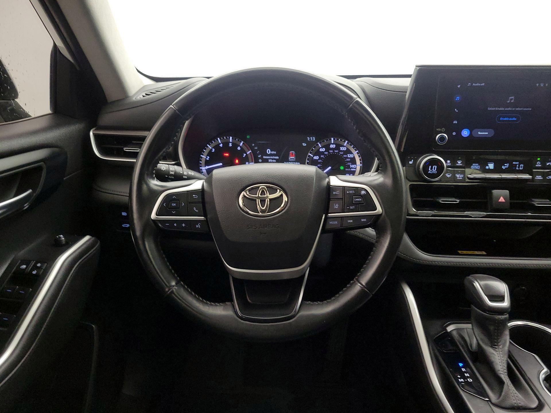 Thumbnail: 2023 Toyota Highlander - 10