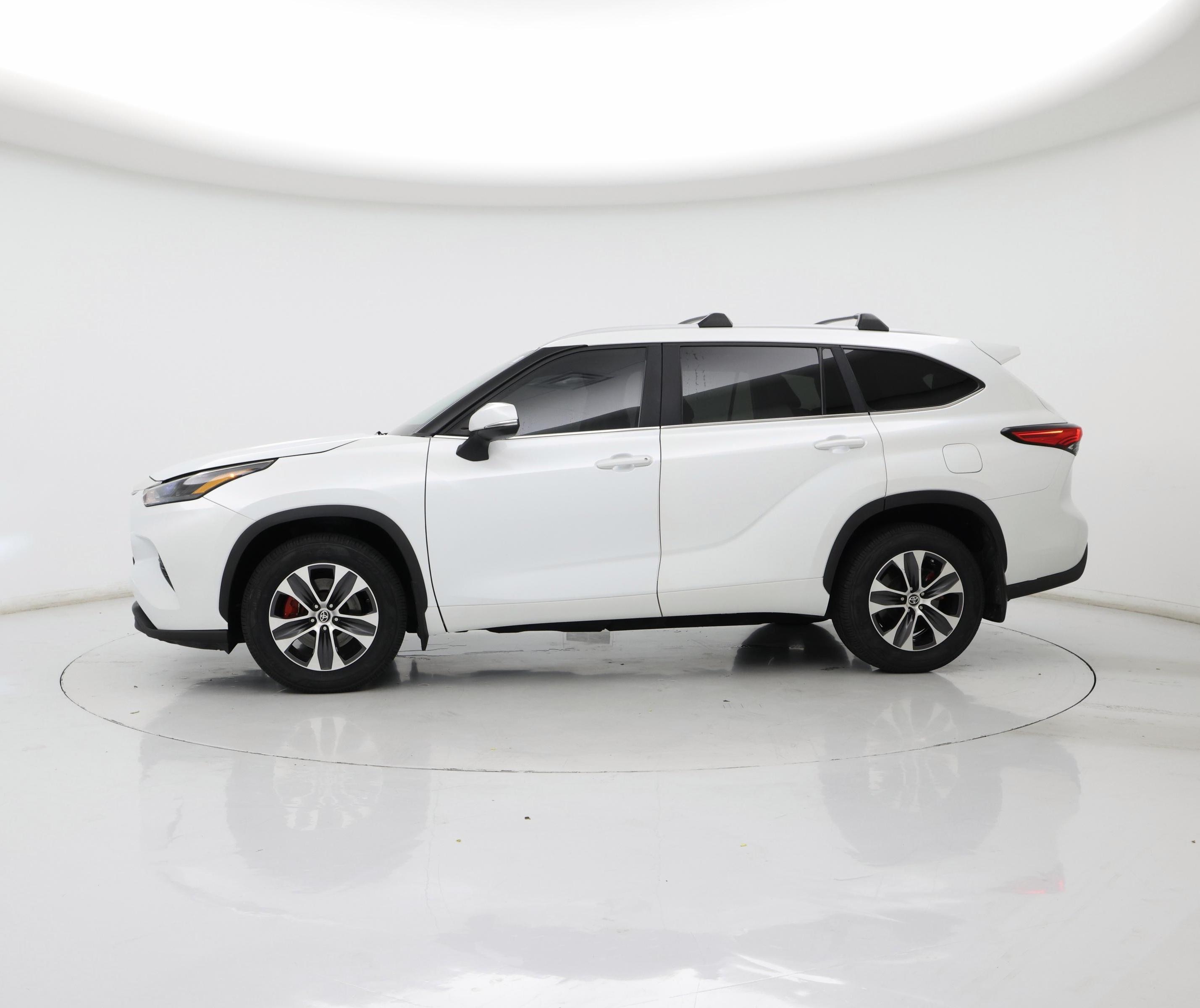 Thumbnail: 2023 Toyota Highlander - 3