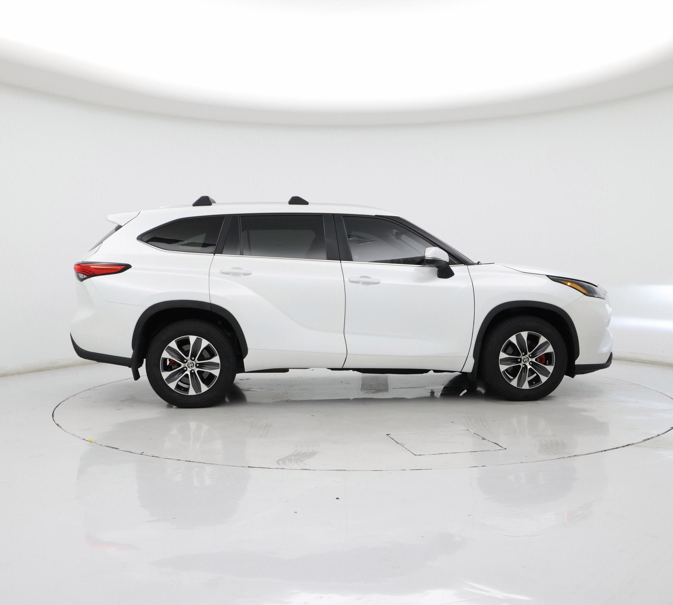Thumbnail: 2023 Toyota Highlander - 7