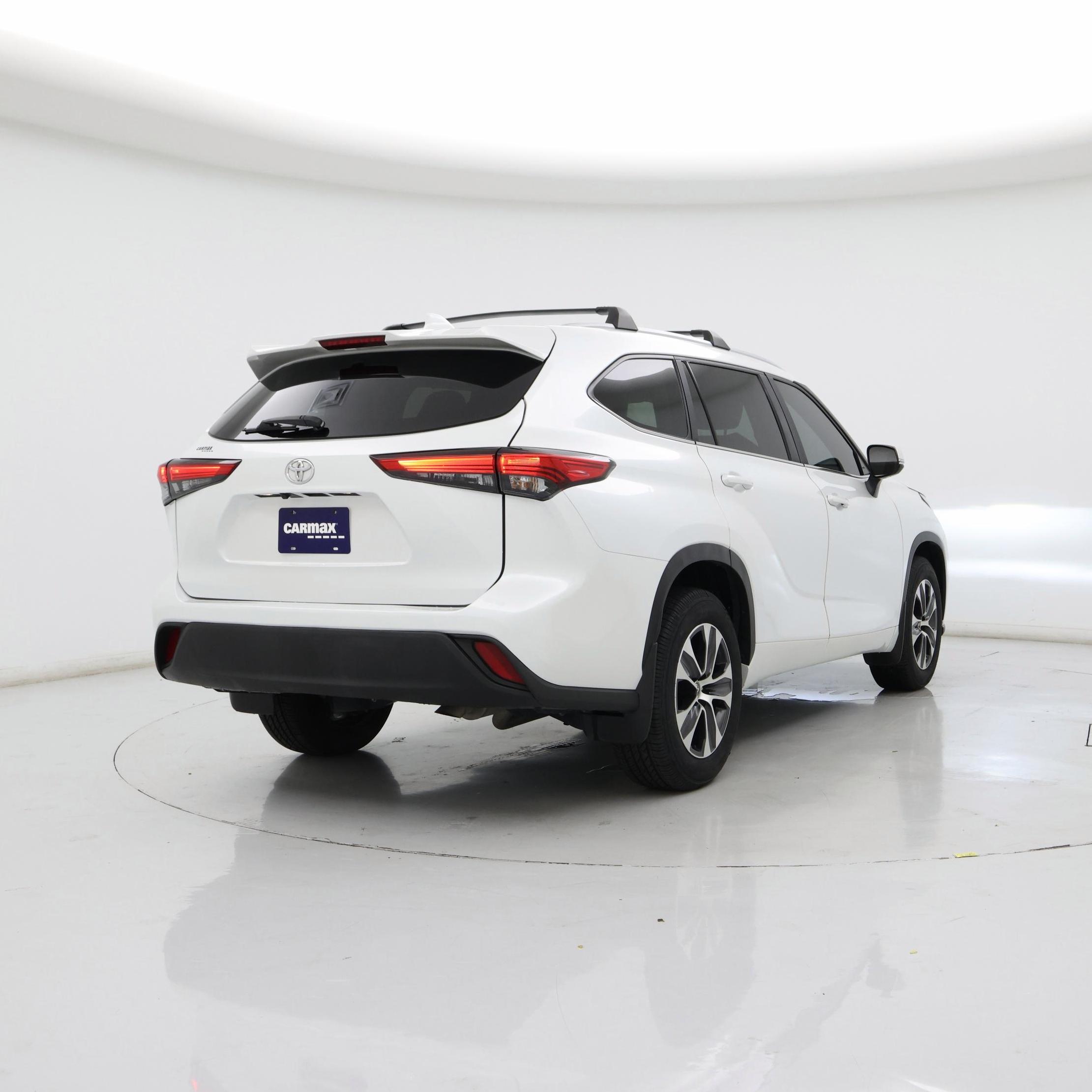 Thumbnail: 2023 Toyota Highlander - 8