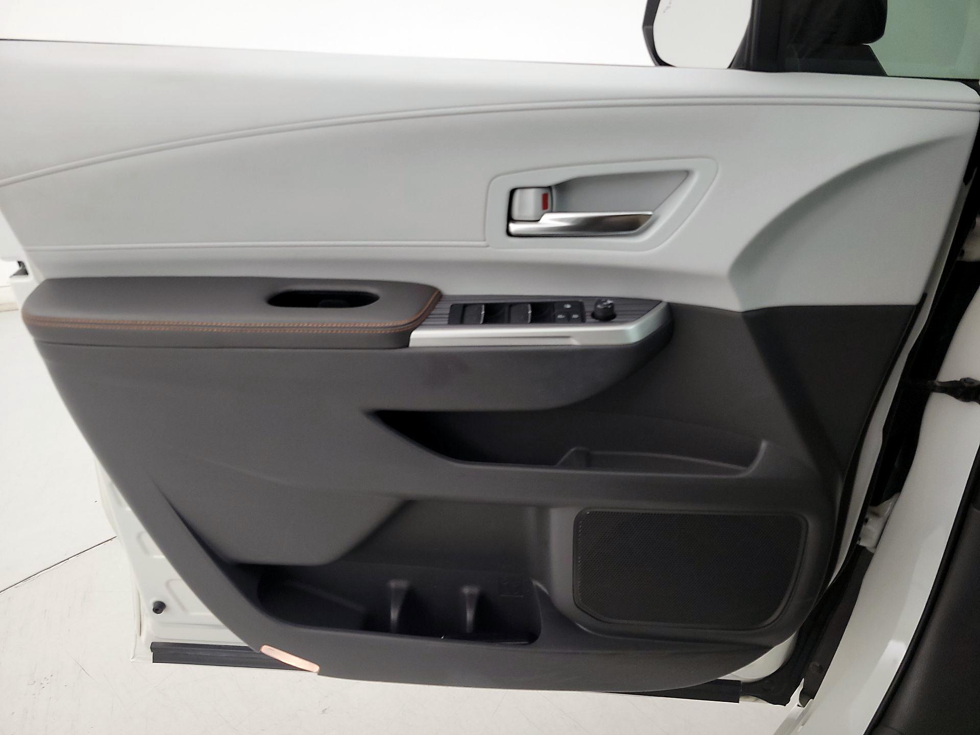 Thumbnail: 2021 Toyota Sienna - 12