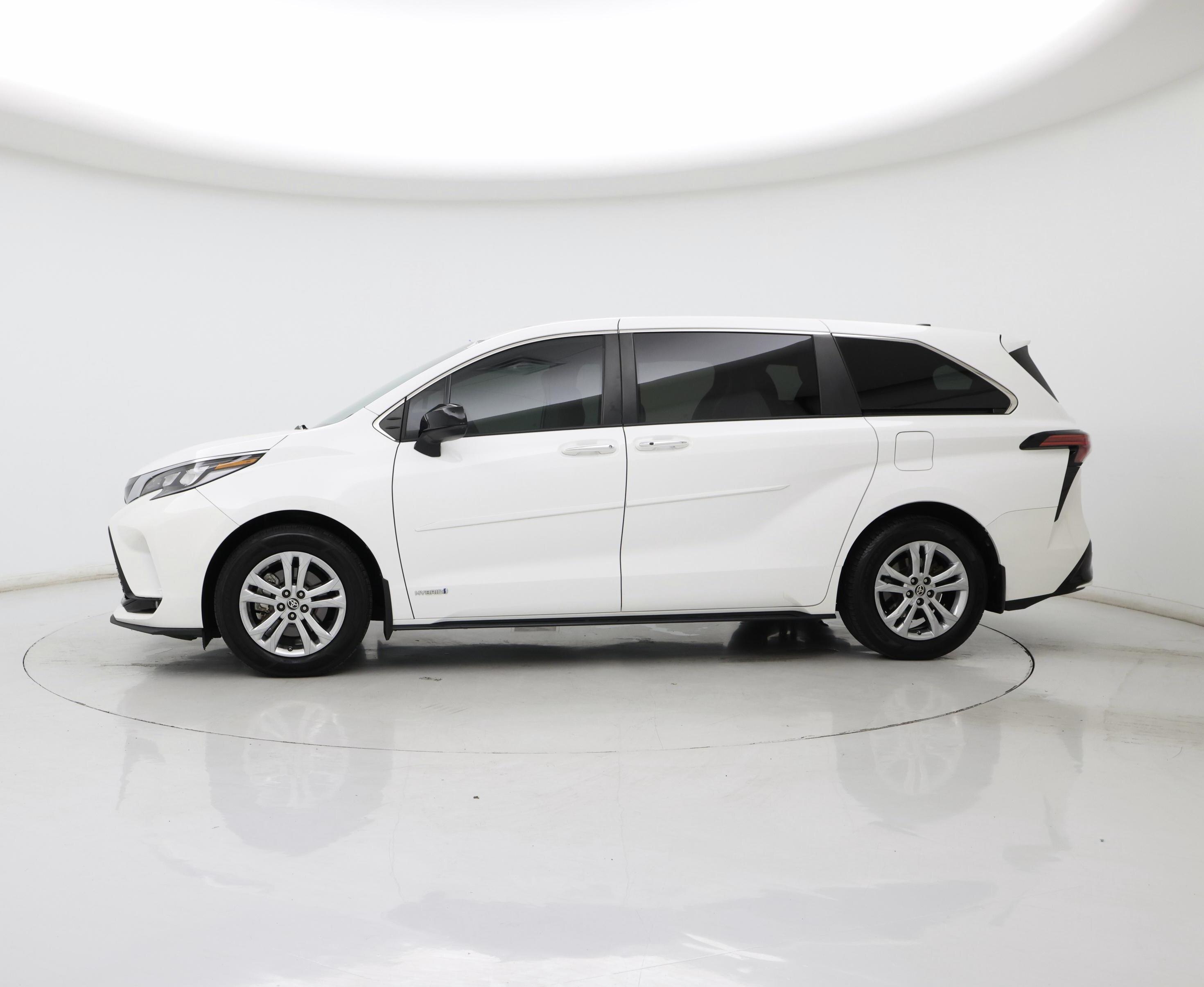 Thumbnail: 2021 Toyota Sienna - 3