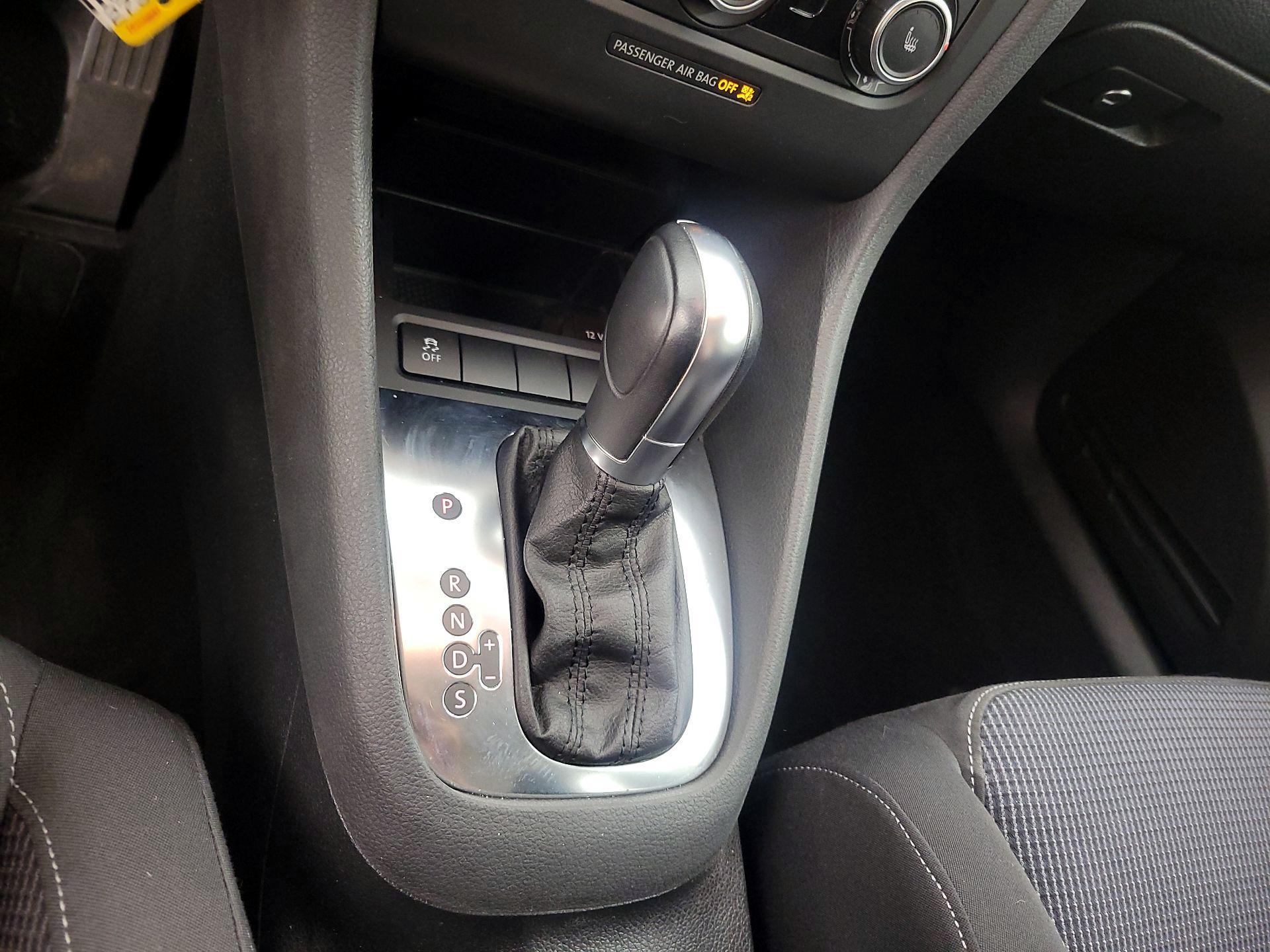 Thumbnail: 2014 Volkswagen Golf - 15