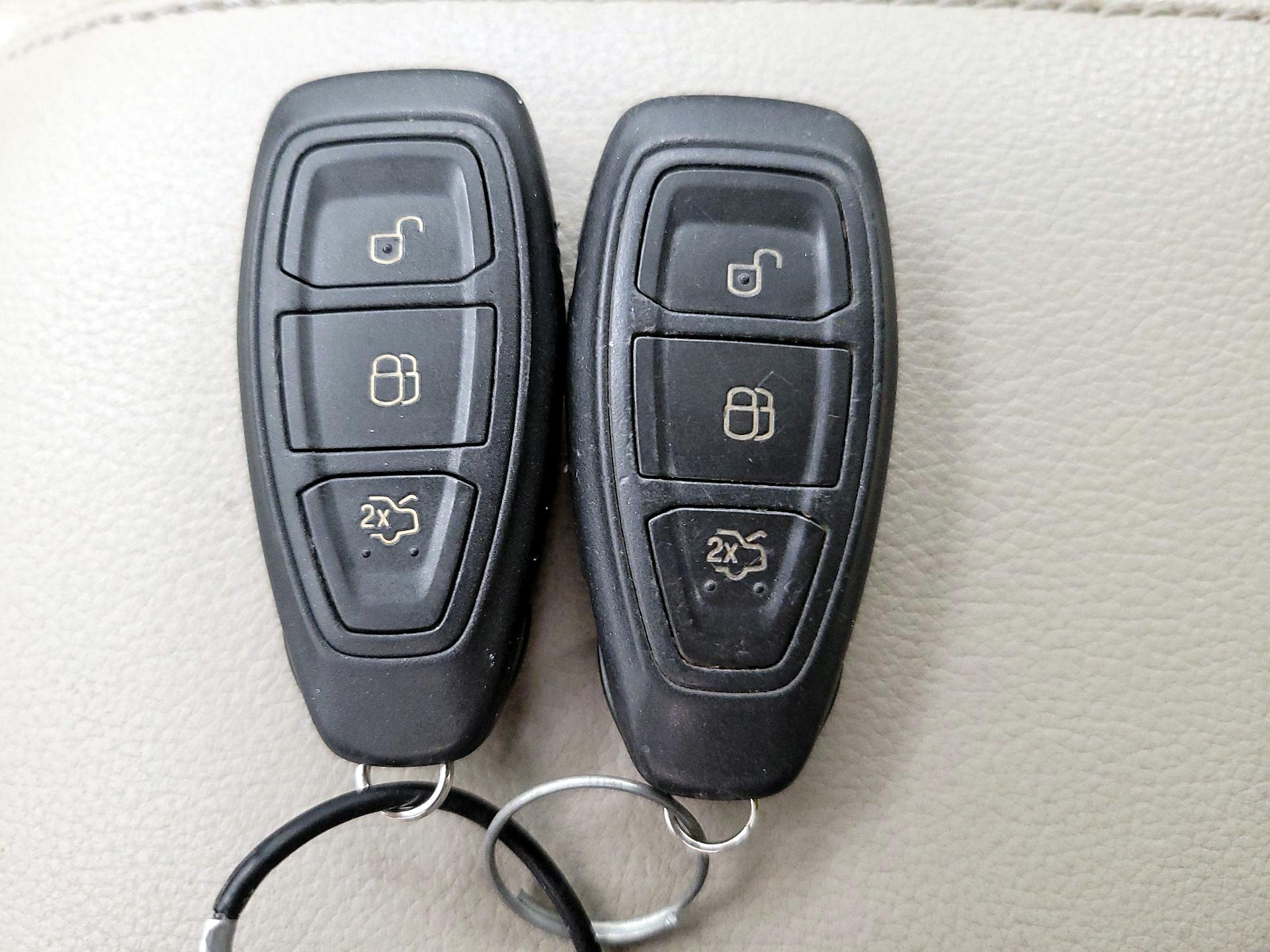 Thumbnail: 2015 Ford C-Max - 19