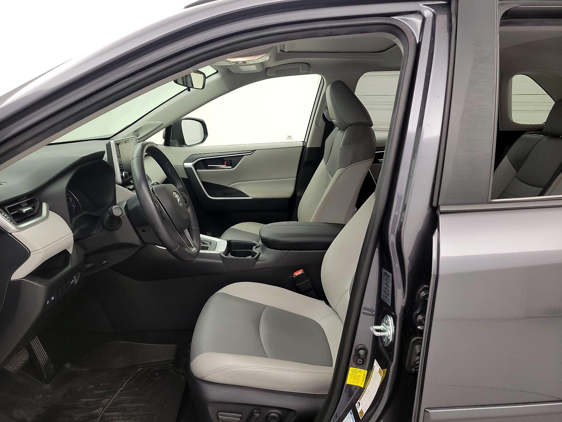 Thumbnail: 2019 Toyota RAV4 - 11