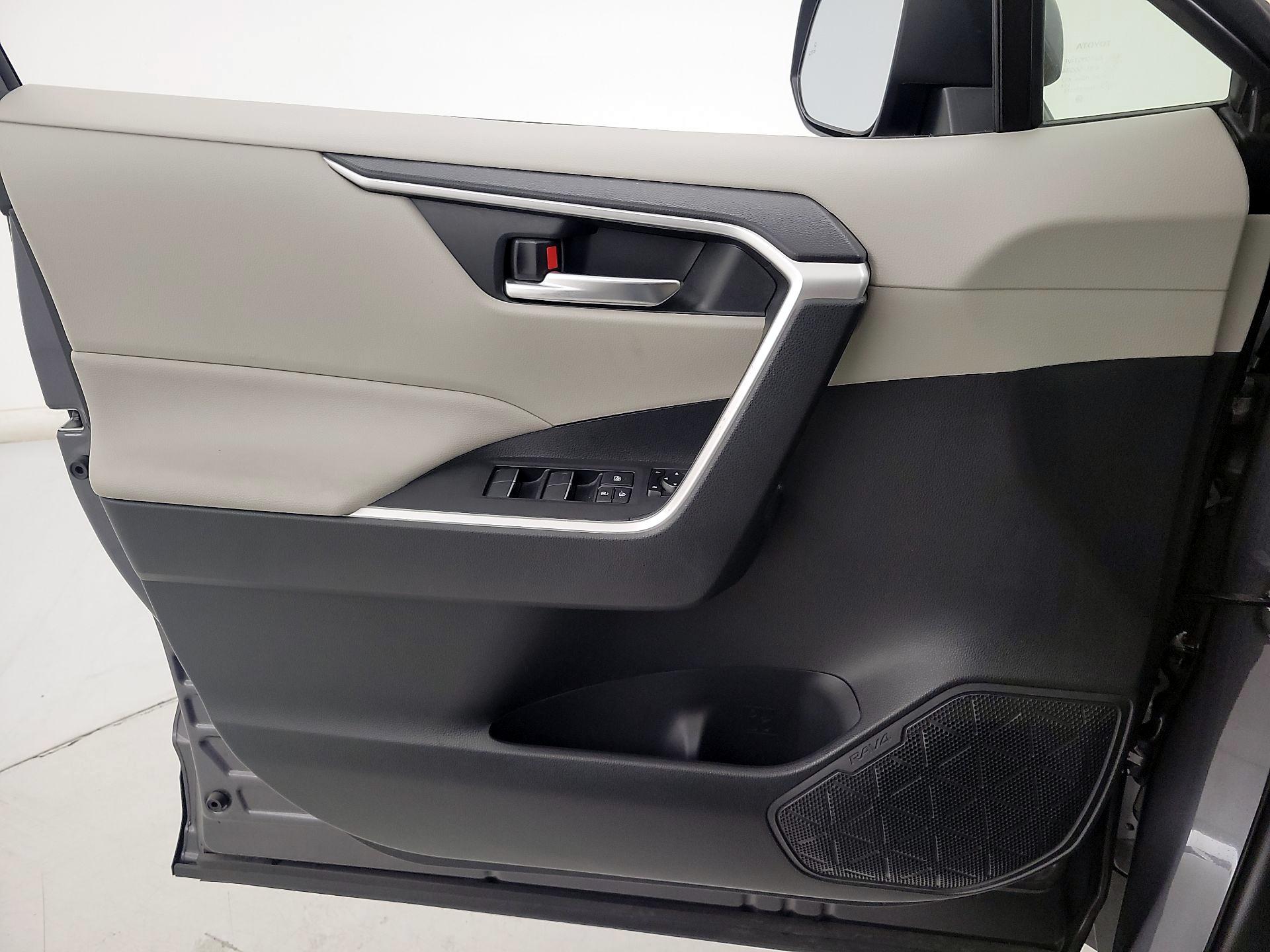 Thumbnail: 2019 Toyota RAV4 - 12