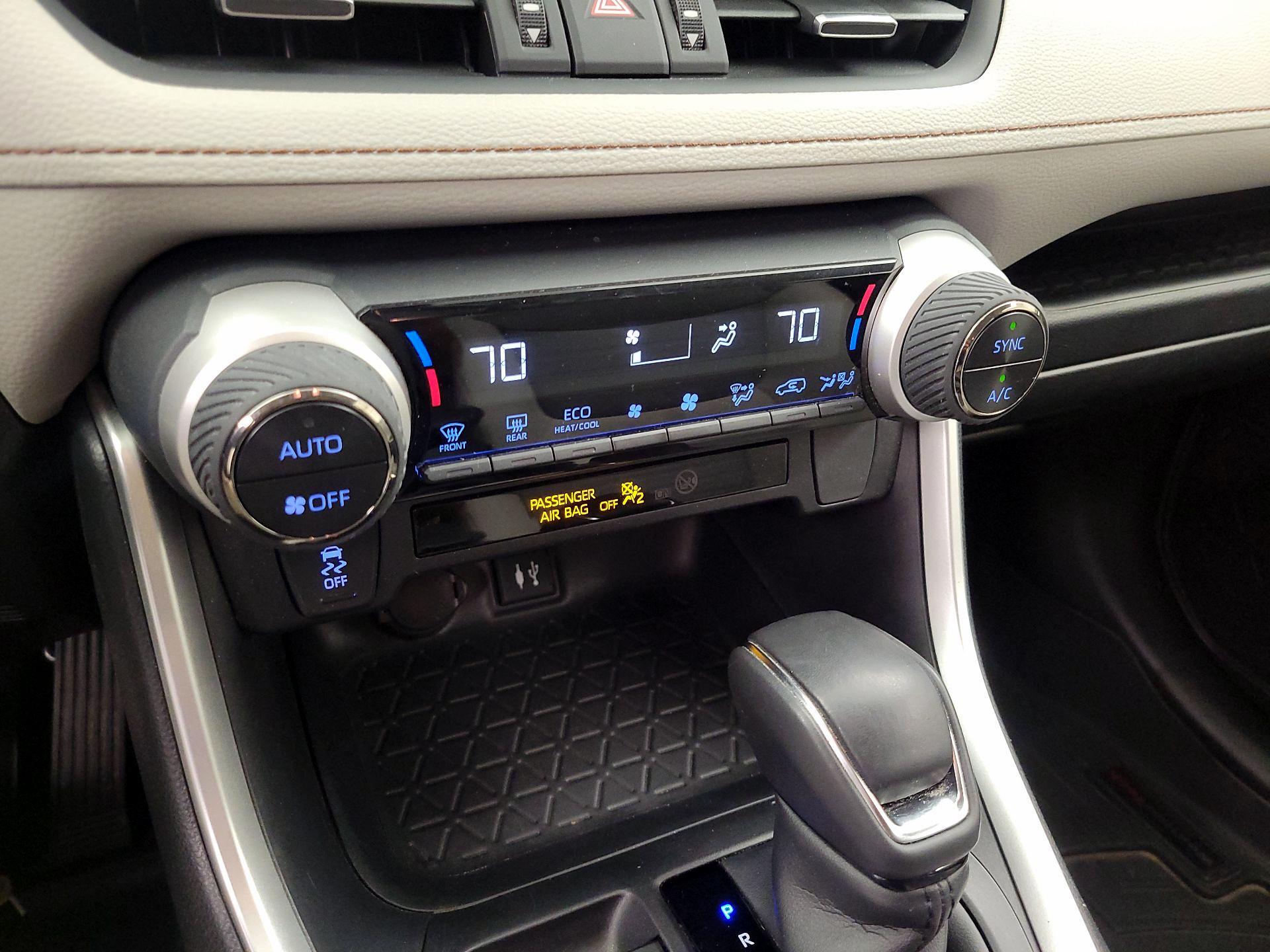 Thumbnail: 2019 Toyota RAV4 - 14