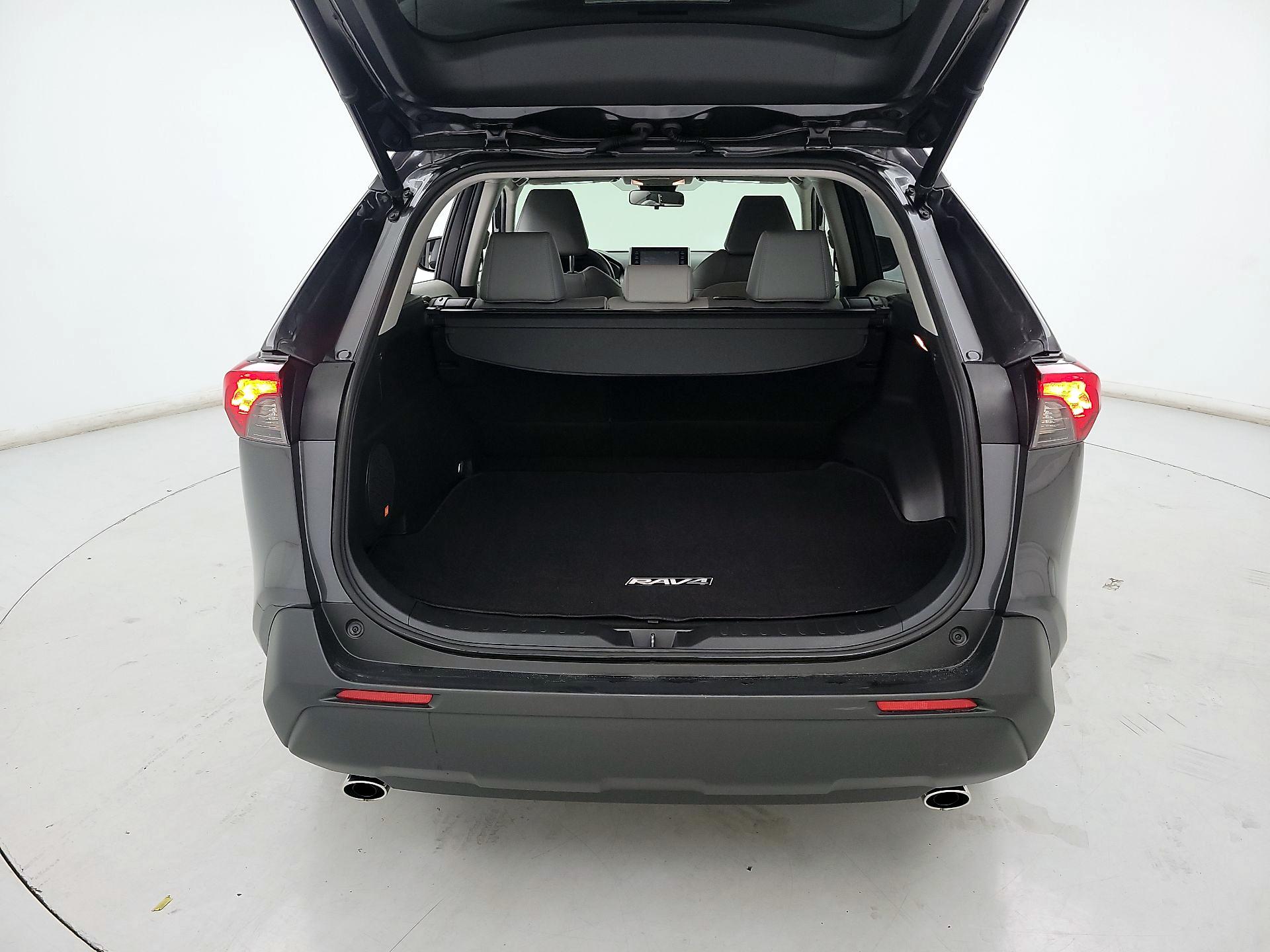 Thumbnail: 2019 Toyota RAV4 - 17