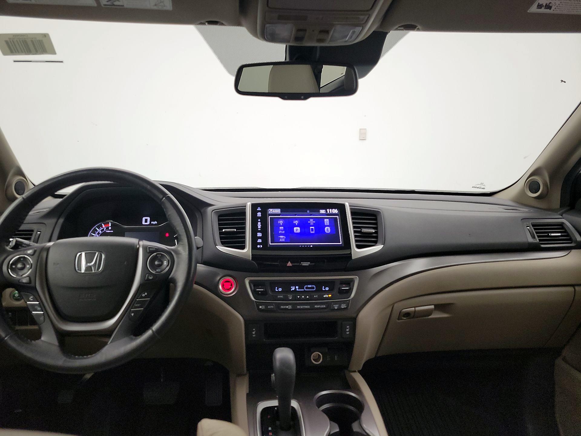 Thumbnail: 2017 Honda Pilot - 9