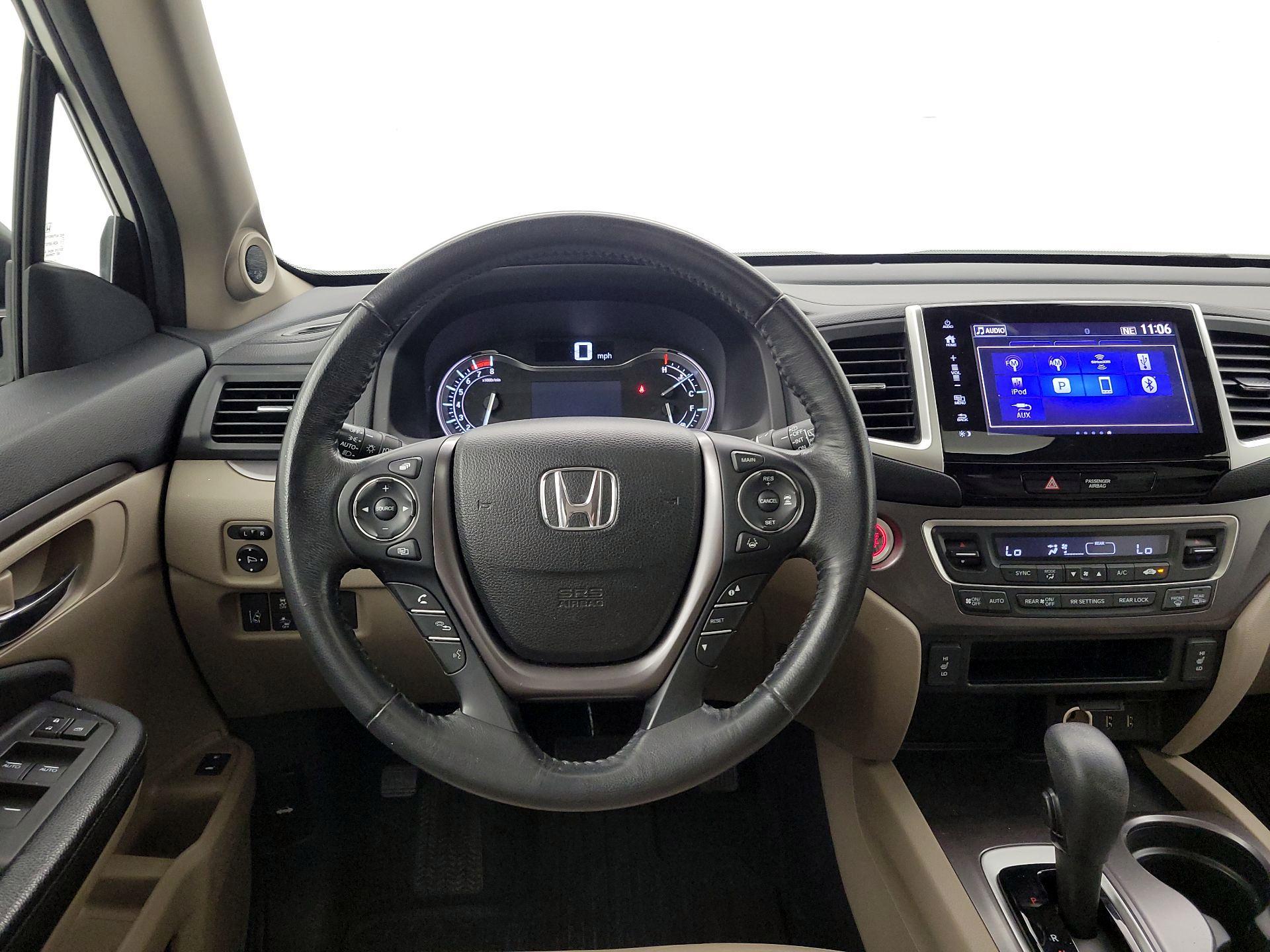 Thumbnail: 2017 Honda Pilot - 10
