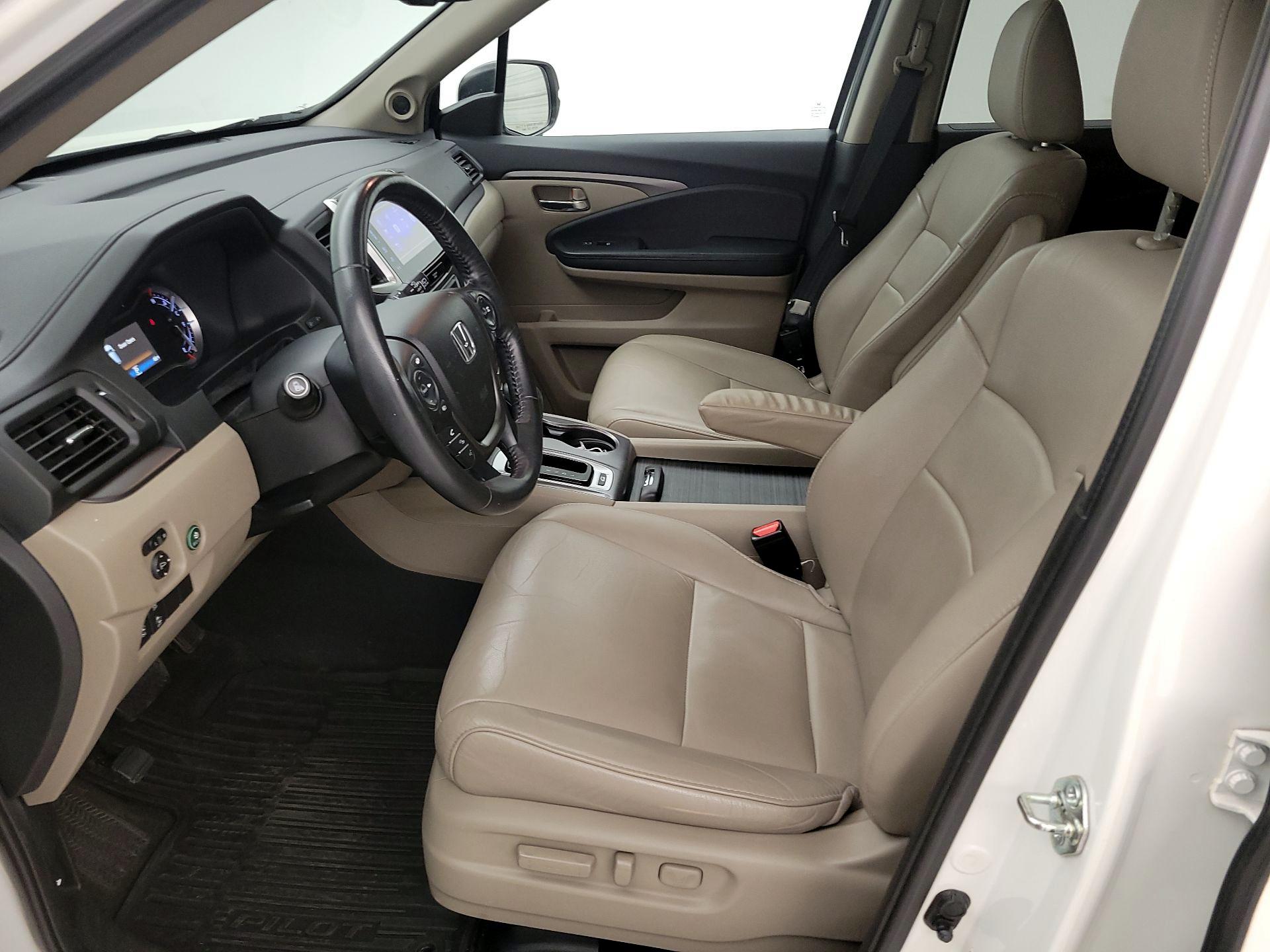 Thumbnail: 2017 Honda Pilot - 11