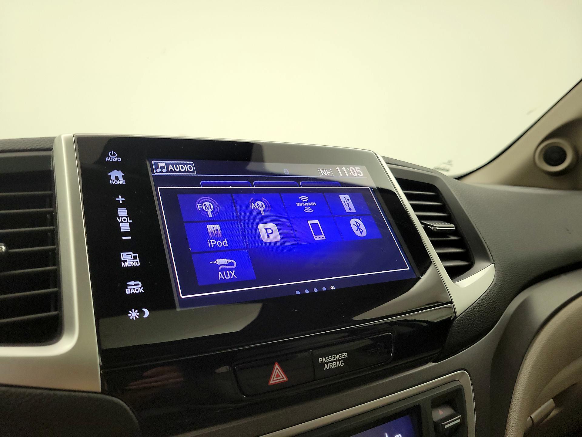 Thumbnail: 2017 Honda Pilot - 13