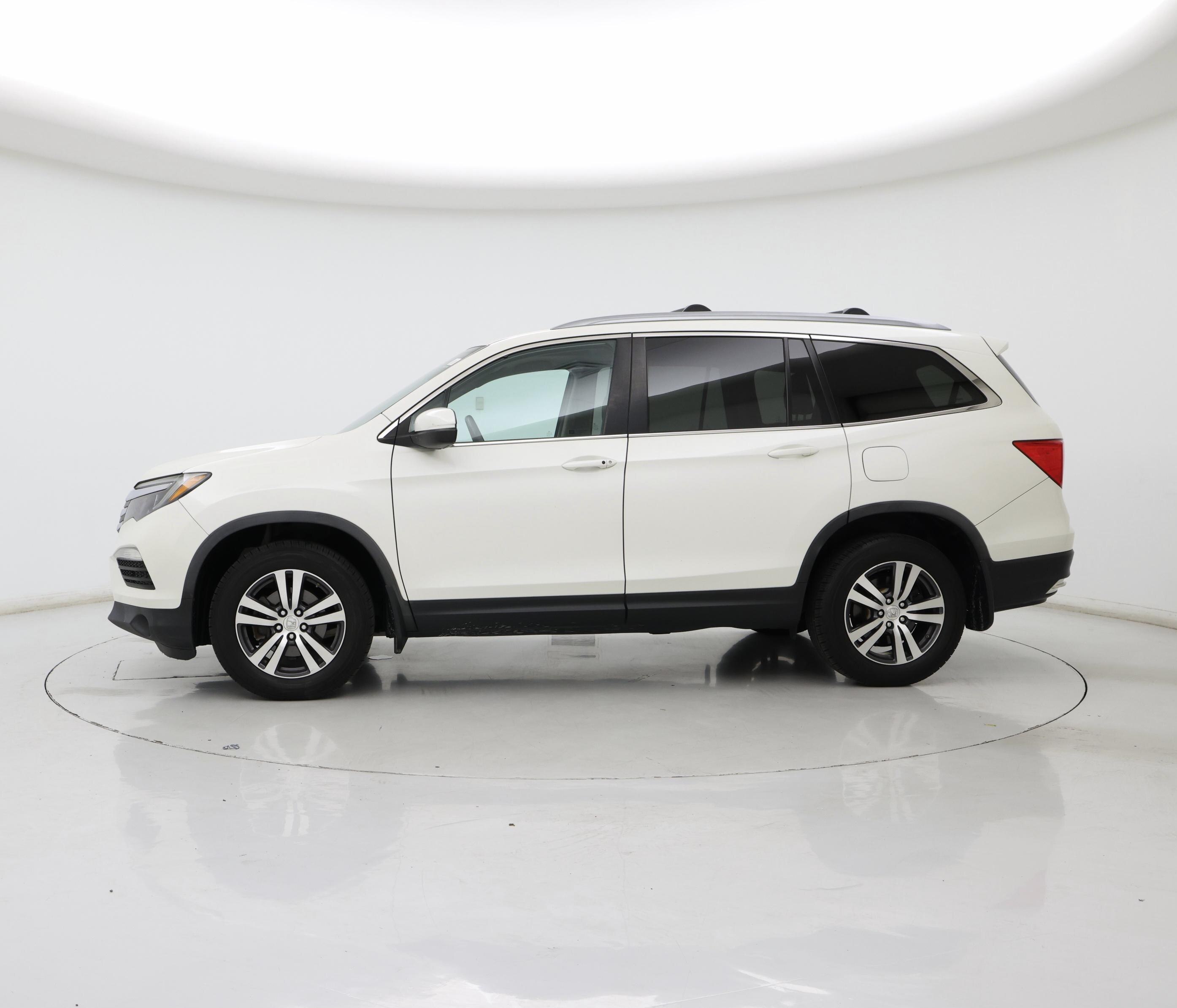 Thumbnail: 2017 Honda Pilot - 3