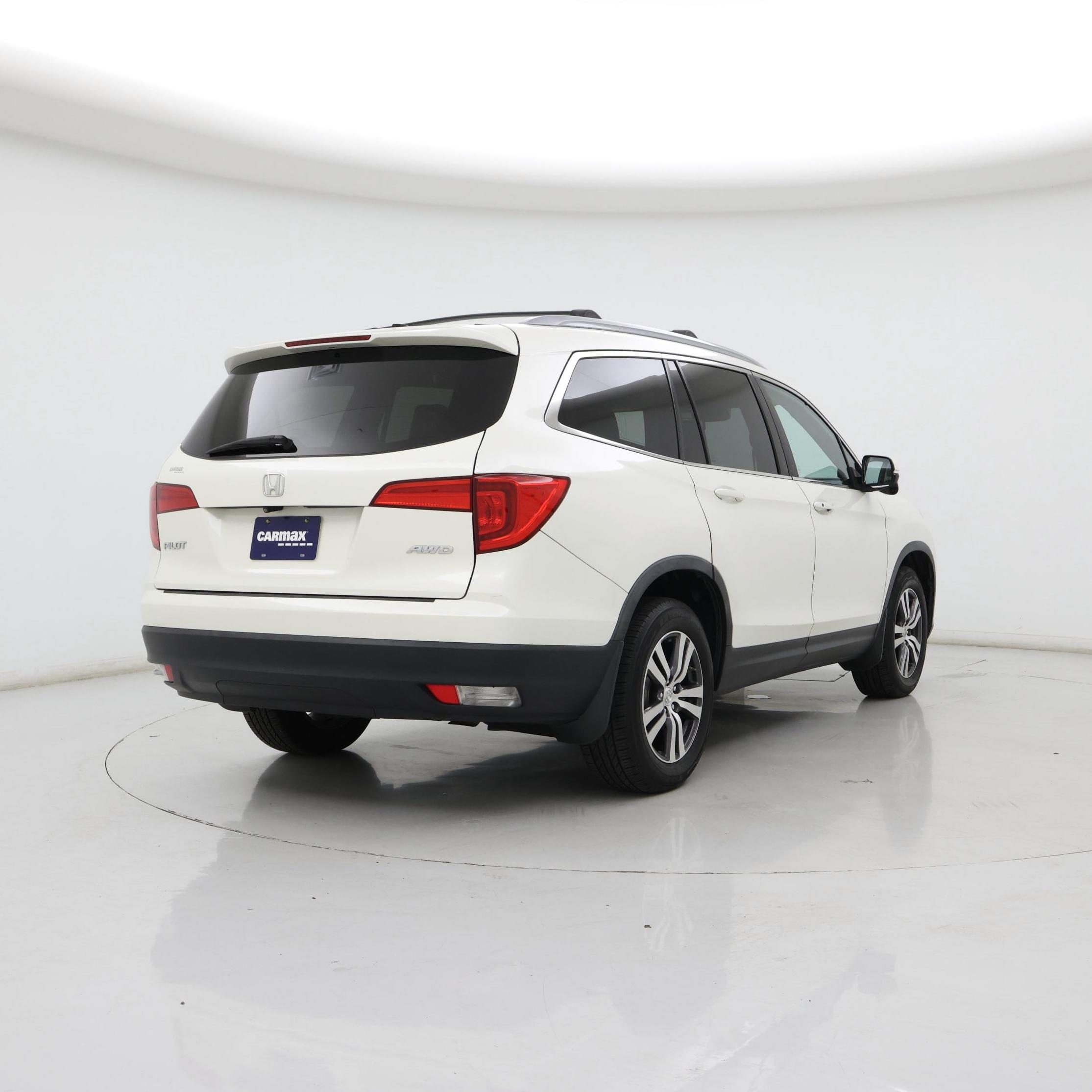 Thumbnail: 2017 Honda Pilot - 8