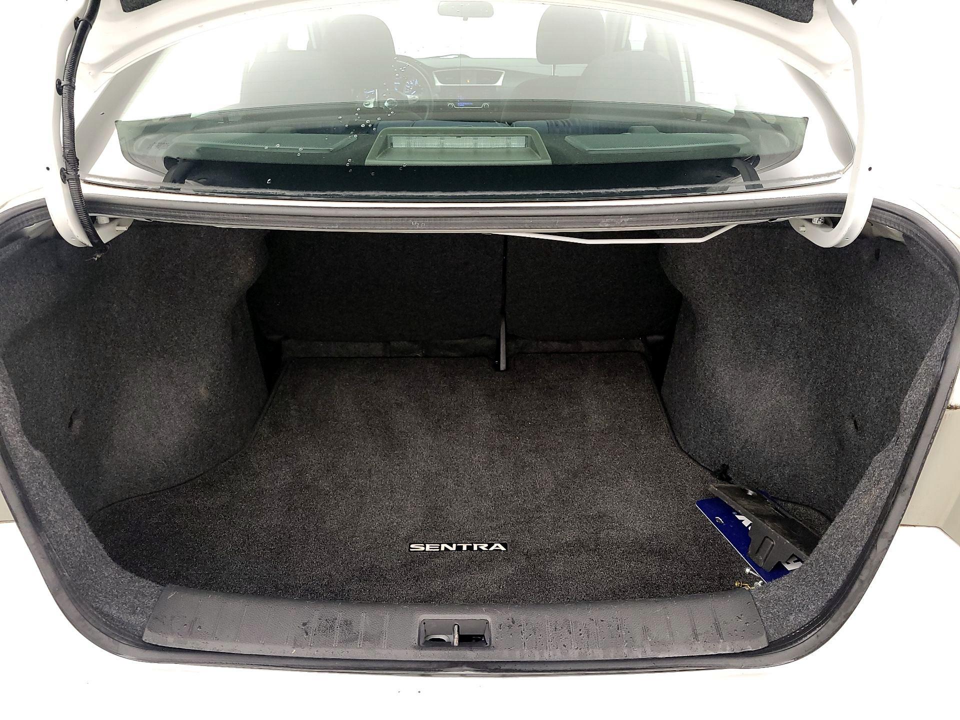 Thumbnail: 2018 Nissan Sentra - 18