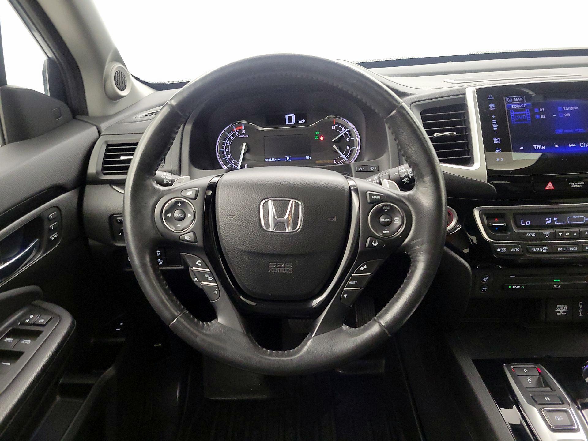 Thumbnail: 2017 Honda Pilot - 10