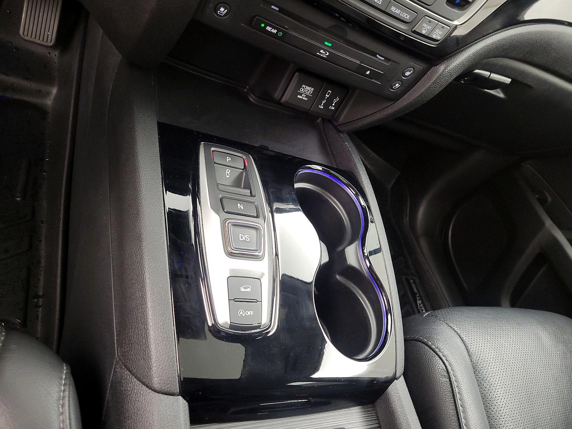 Thumbnail: 2017 Honda Pilot - 16