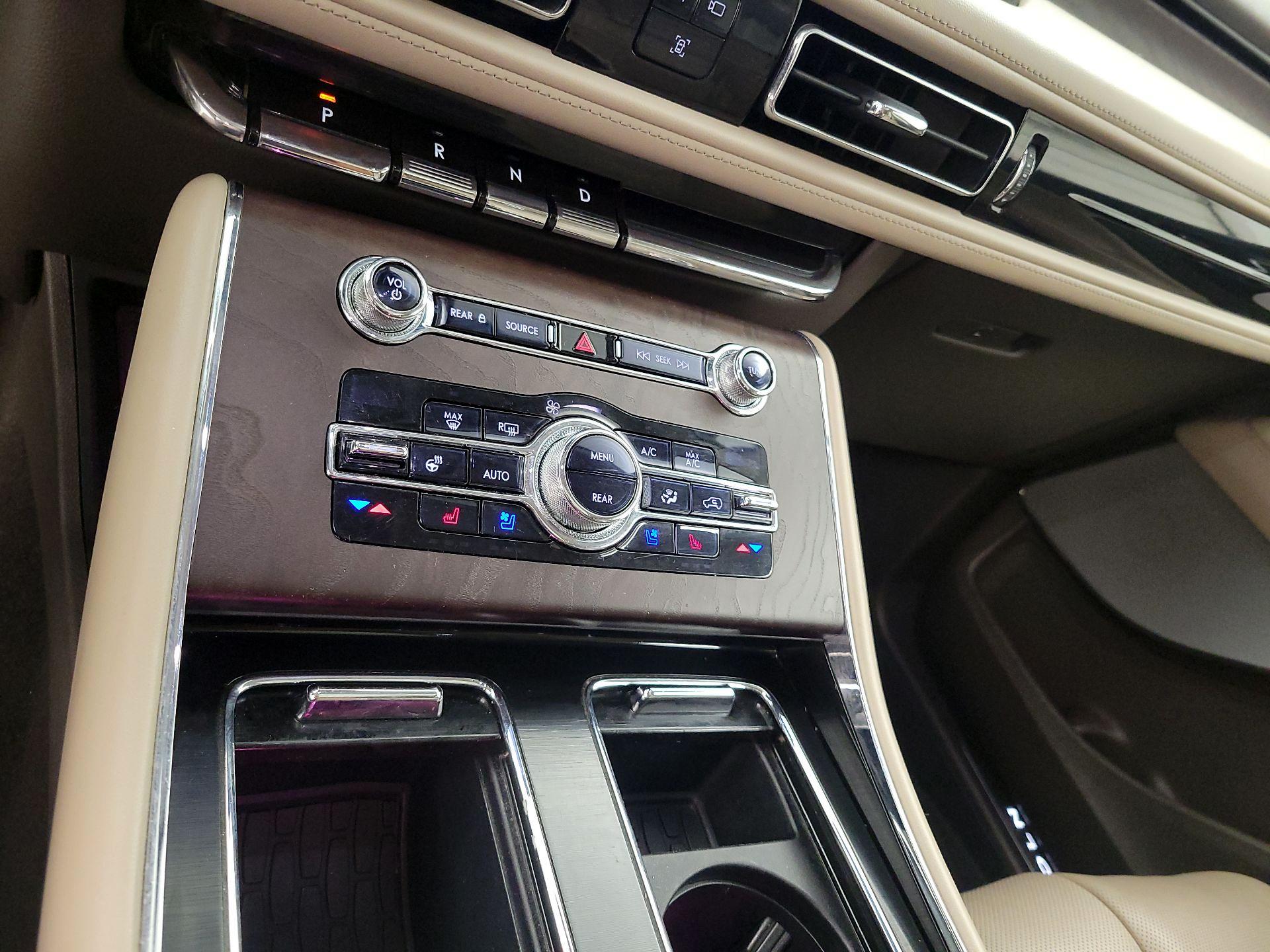 Thumbnail: 2020 Lincoln Aviator - 15