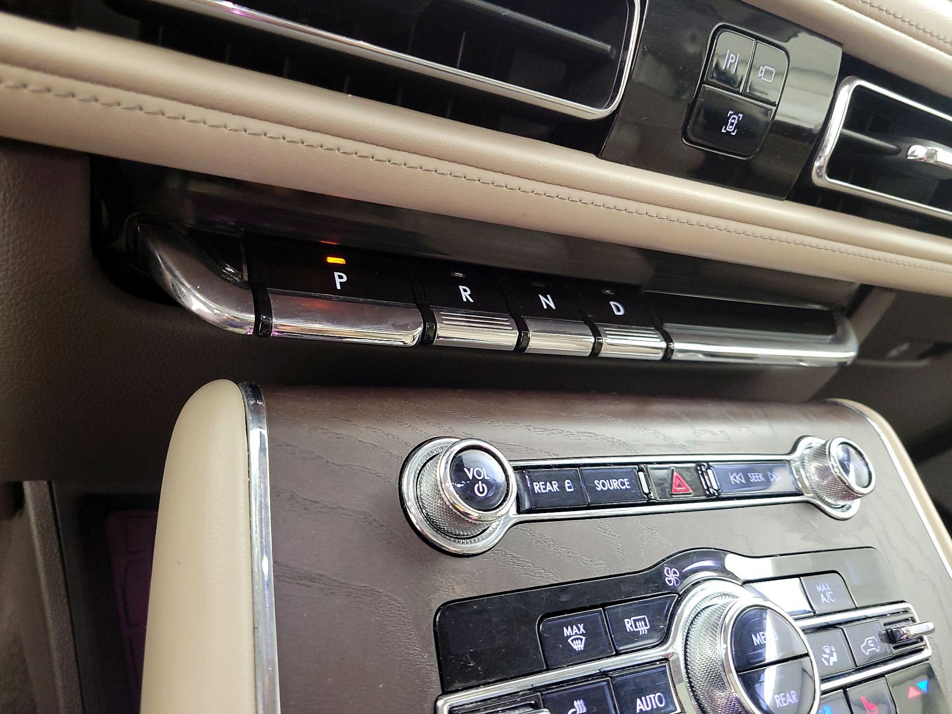 Thumbnail: 2020 Lincoln Aviator - 16