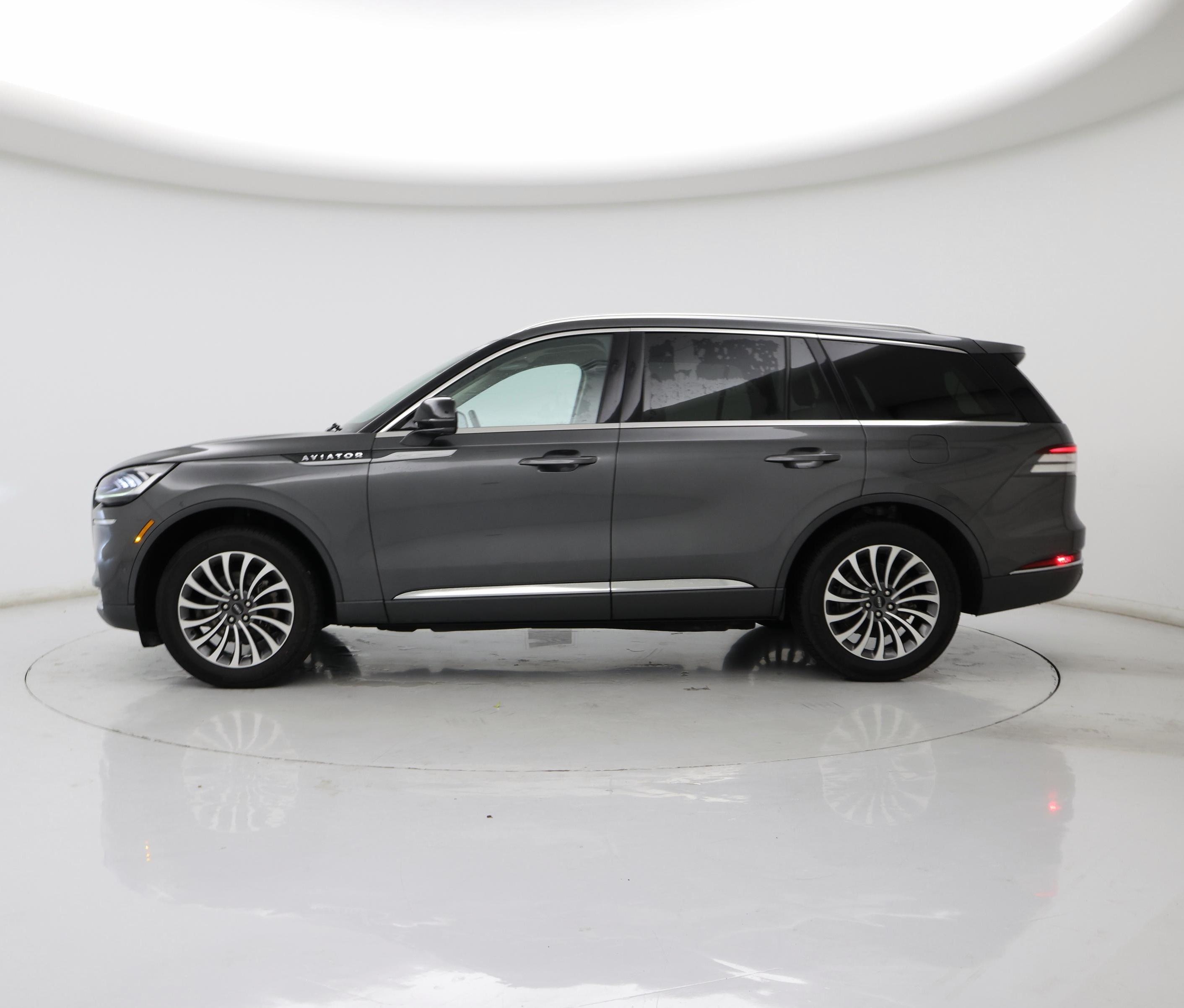 Thumbnail: 2020 Lincoln Aviator - 3