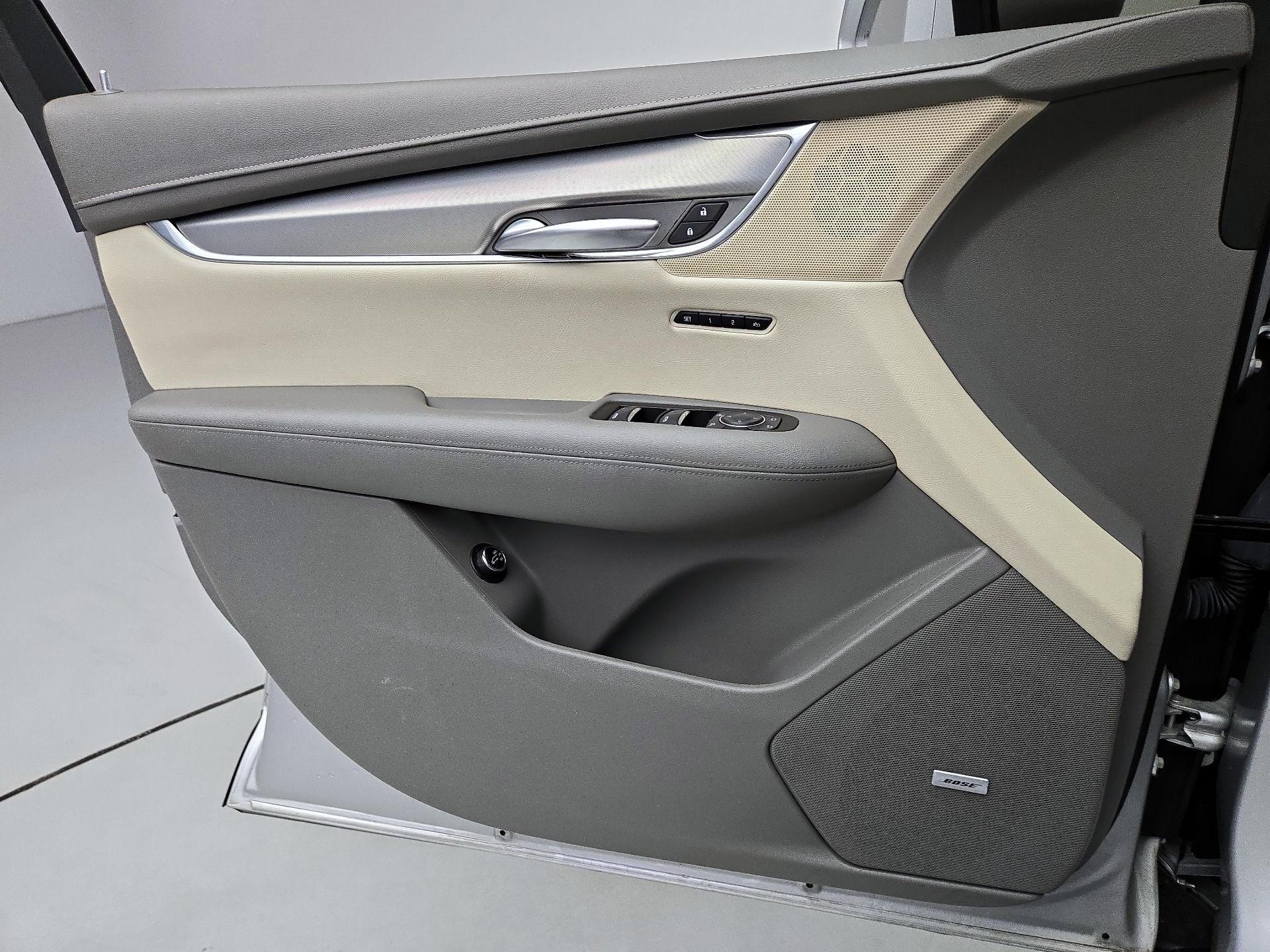 Thumbnail: 2017 Cadillac XT5 - 12