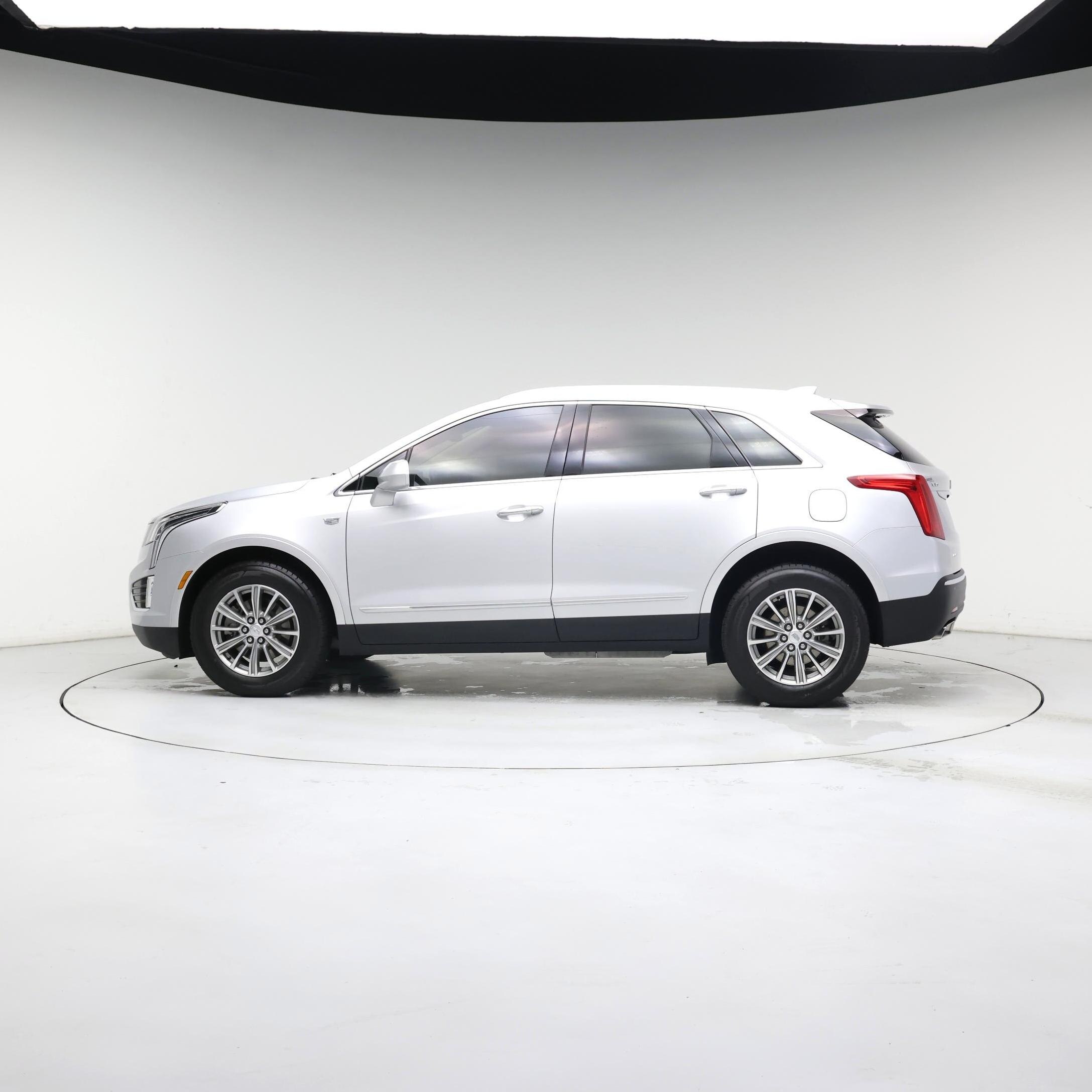 Thumbnail: 2017 Cadillac XT5 - 3