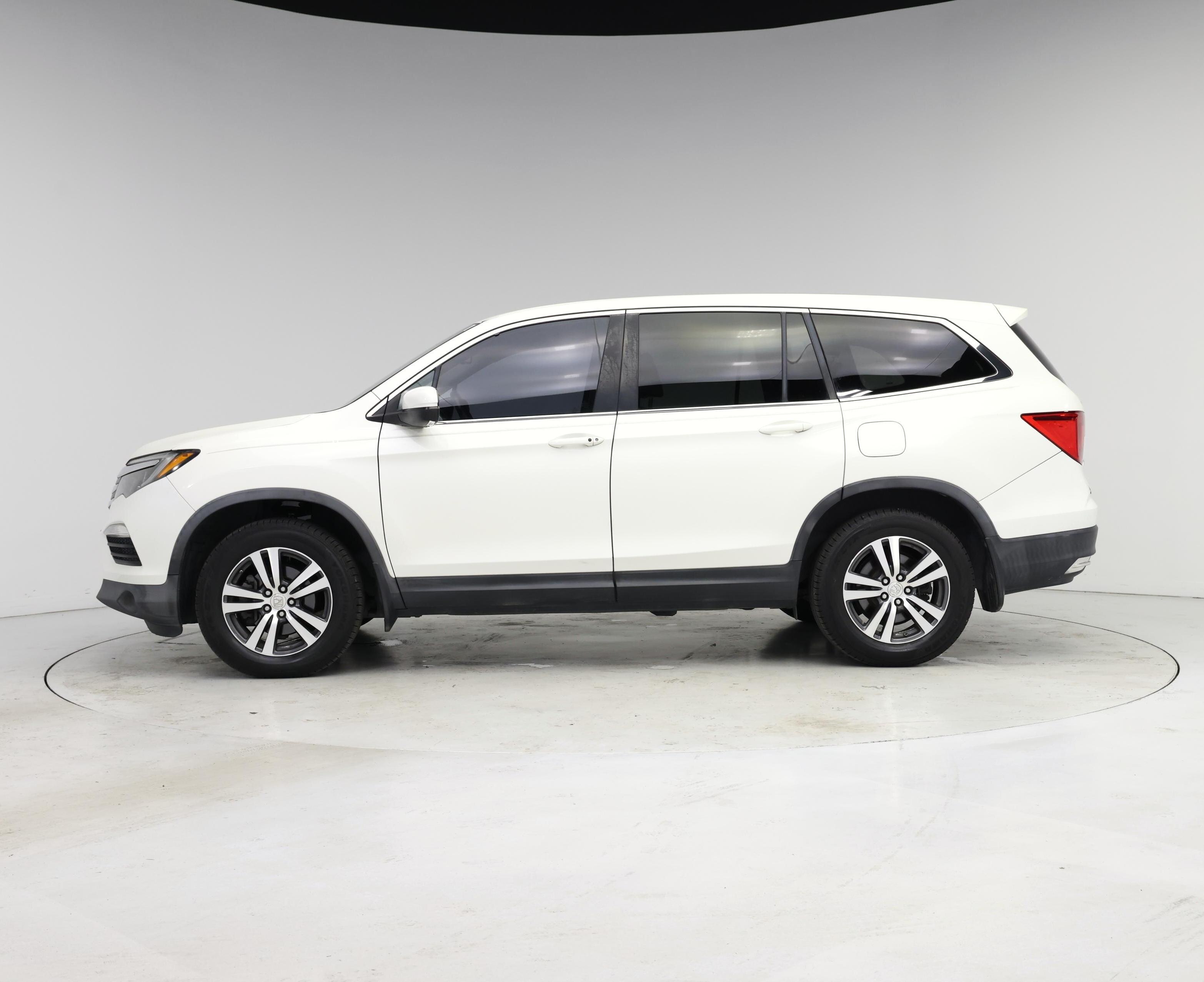 Thumbnail: 2016 Honda Pilot - 3