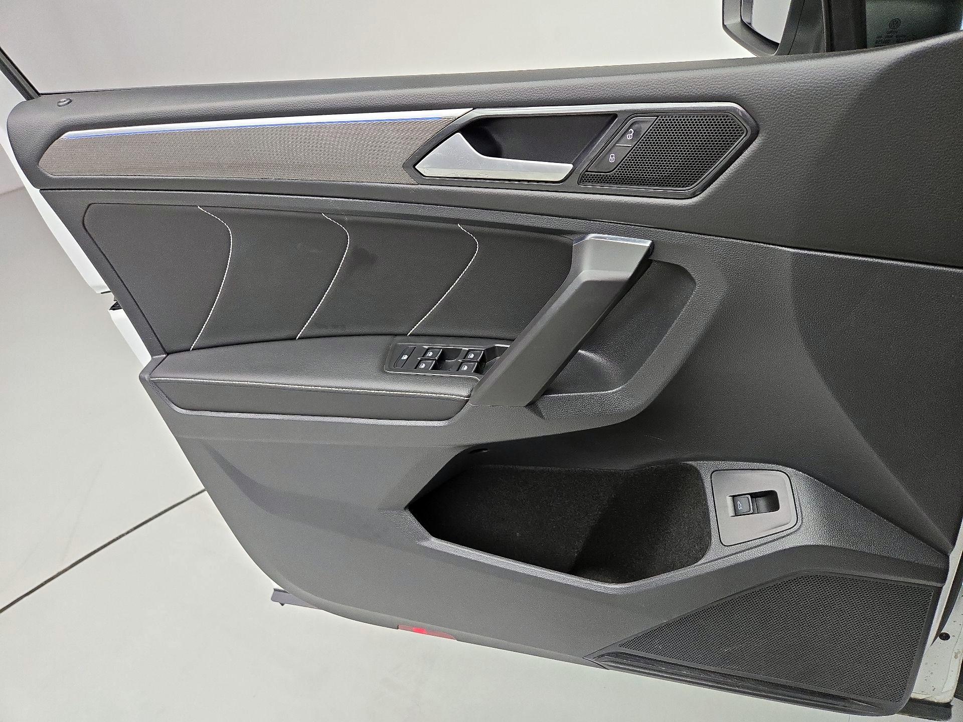 Thumbnail: 2022 Volkswagen Tiguan - 12
