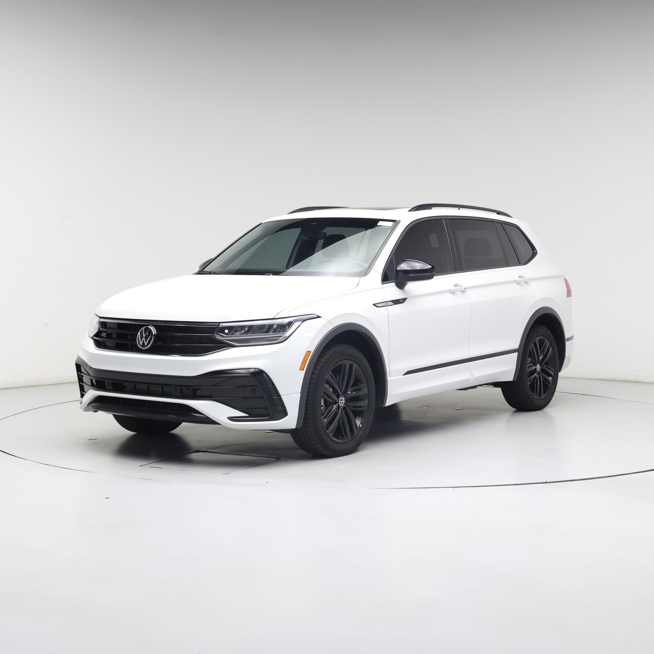 Thumbnail: 2022 Volkswagen Tiguan - 4