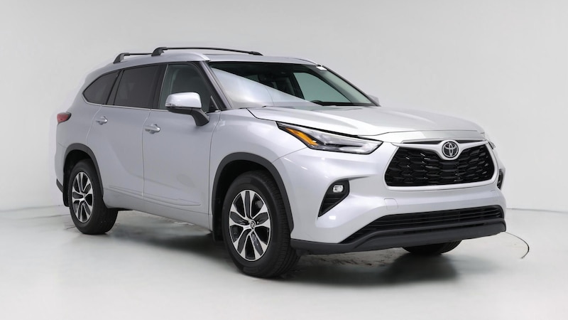 2022 Toyota Highlander XLE Hero Image