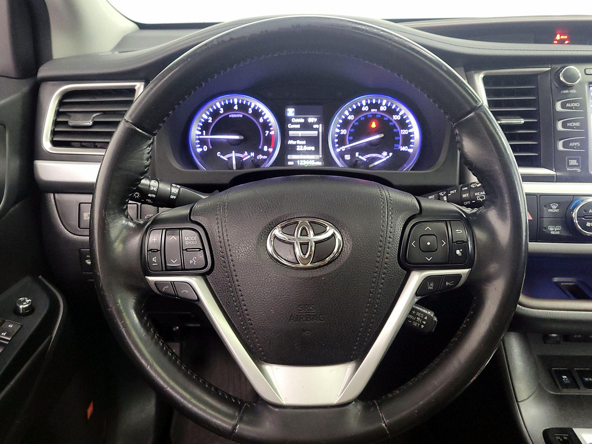 Thumbnail: 2018 Toyota Highlander - 10