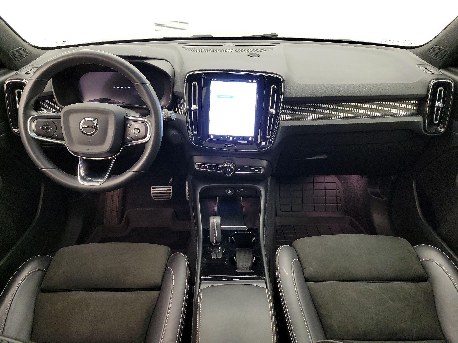 Thumbnail: 2022 Volvo XC40 - 9