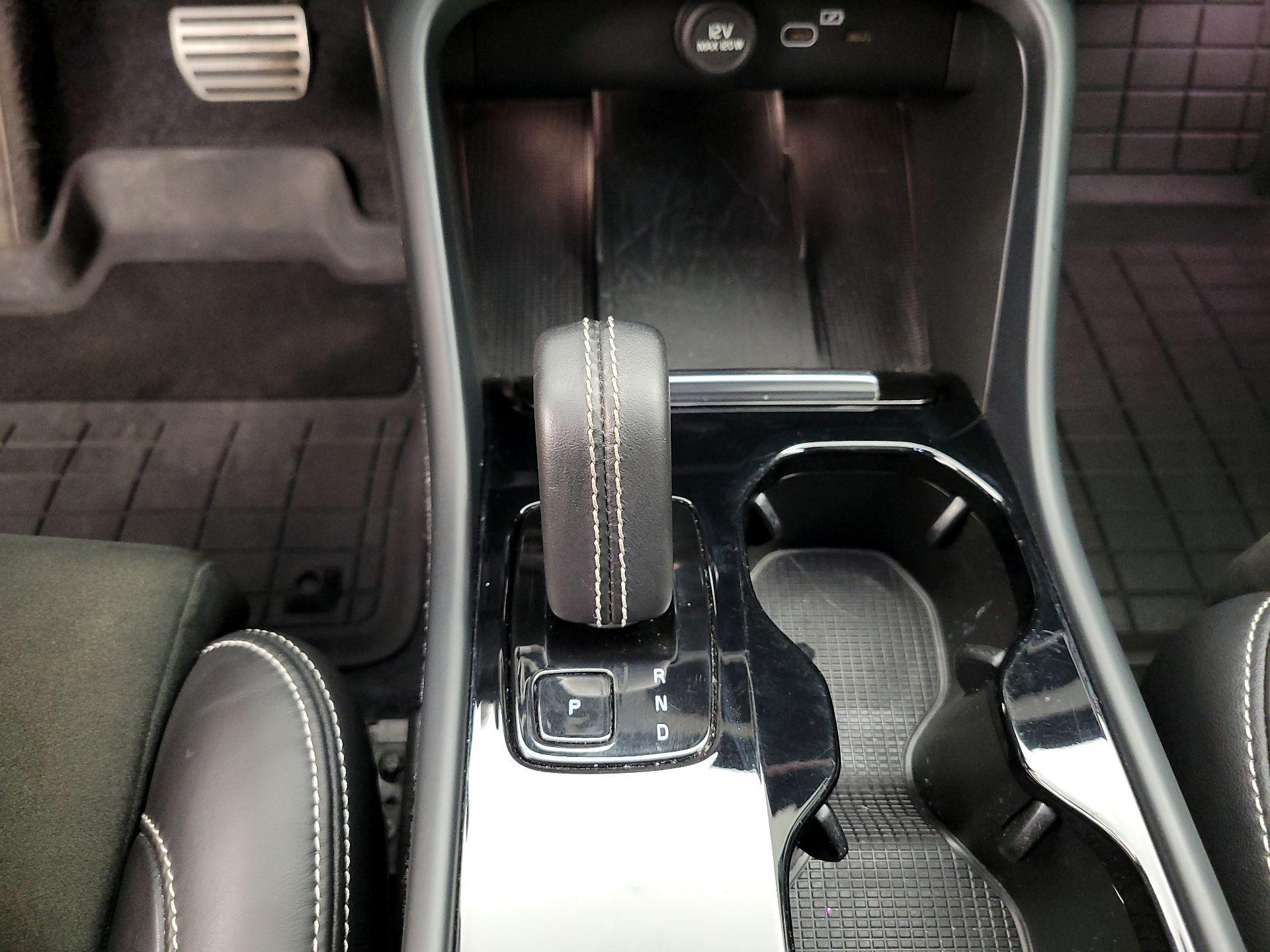 Thumbnail: 2022 Volvo XC40 - 18