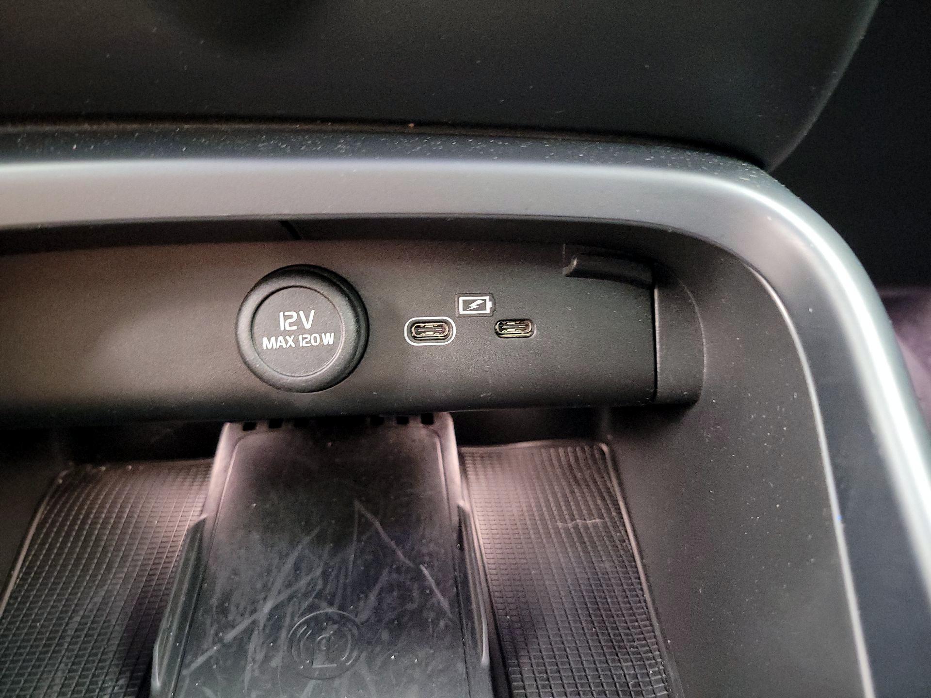 Thumbnail: 2022 Volvo XC40 - 19