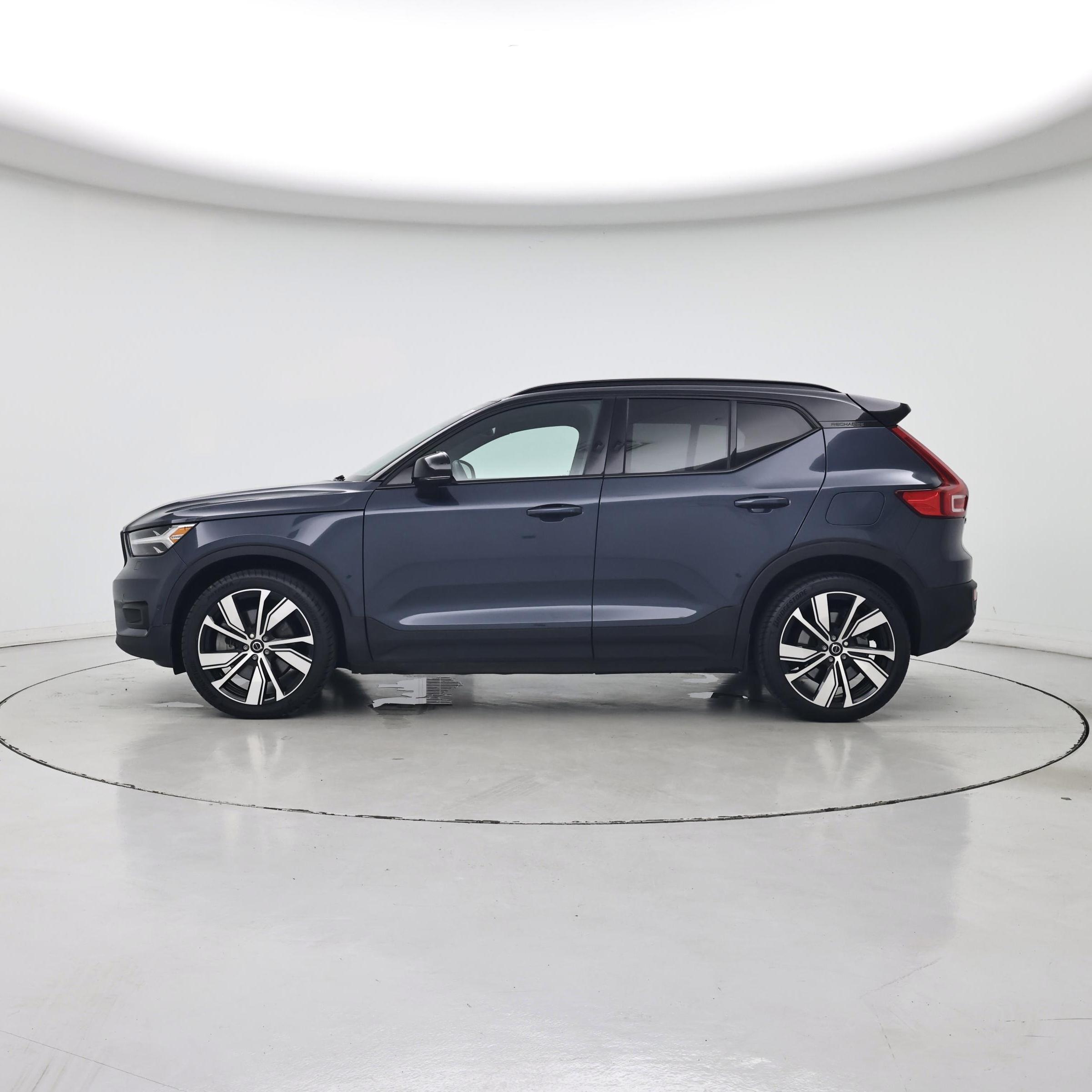 Thumbnail: 2022 Volvo XC40 - 3