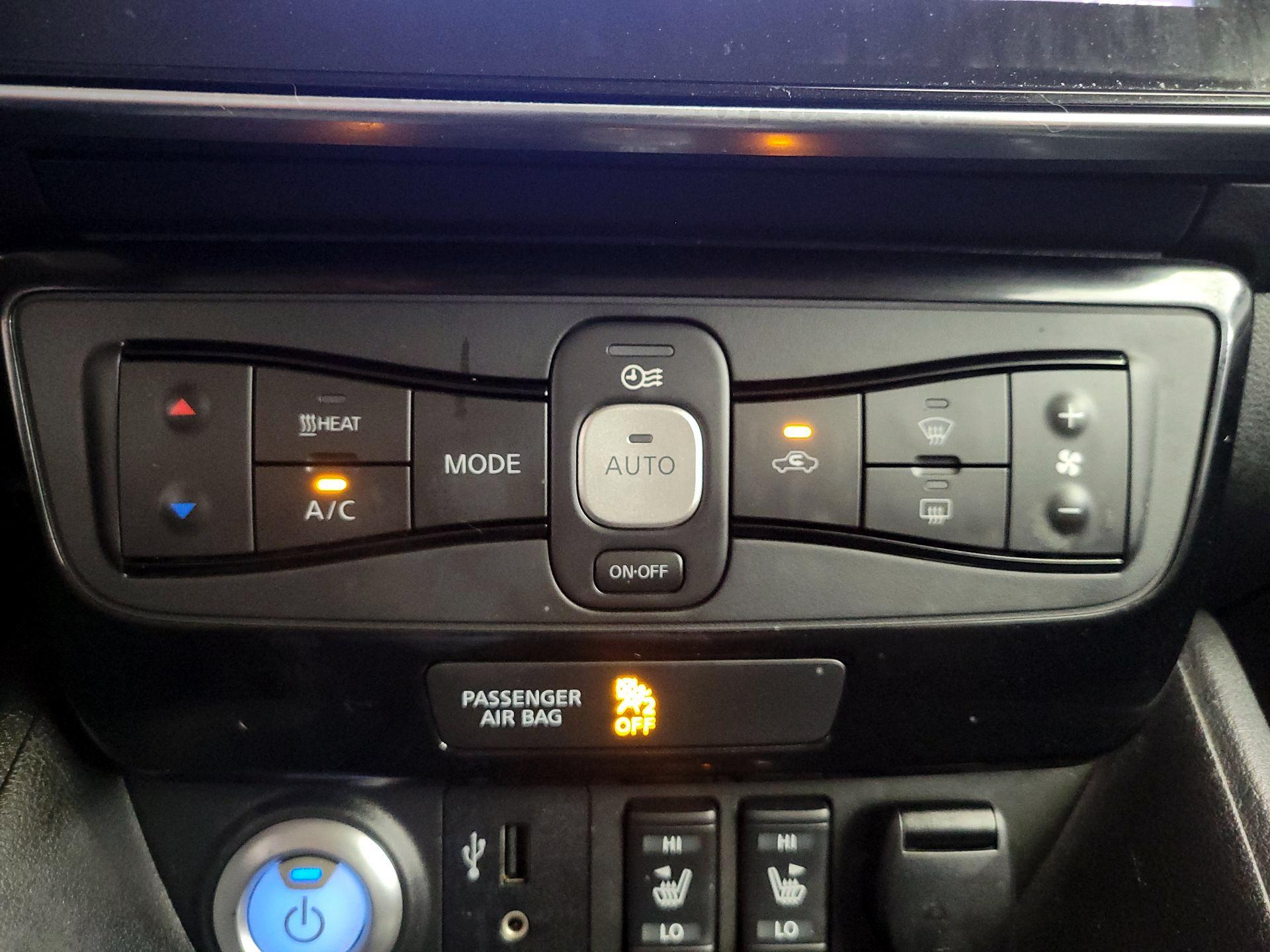 Thumbnail: 2018 Nissan Leaf - 17