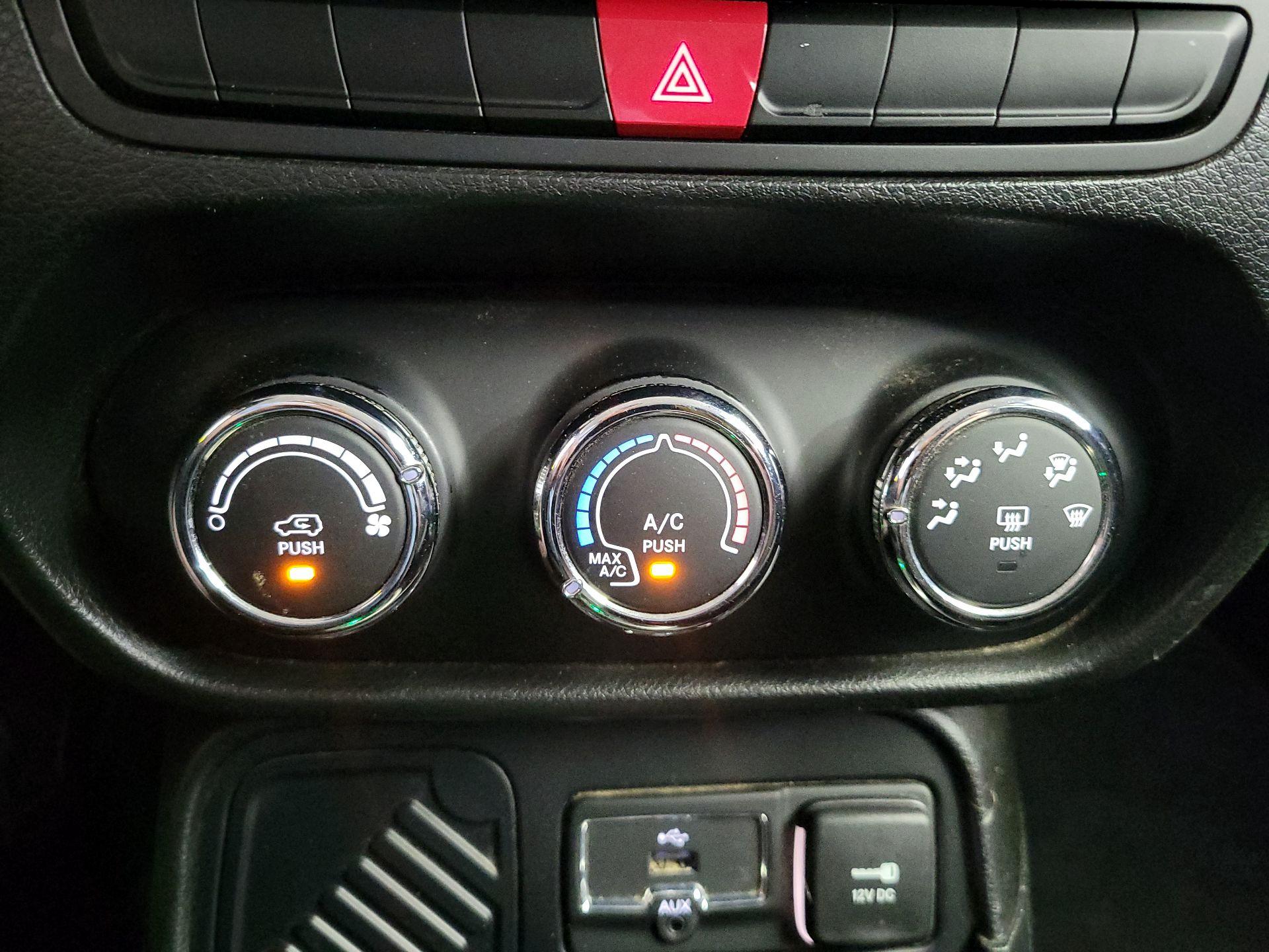 Thumbnail: 2015 Jeep Renegade - 16