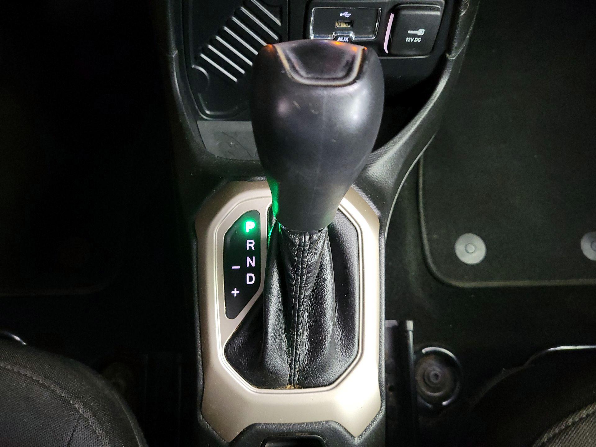 Thumbnail: 2015 Jeep Renegade - 17