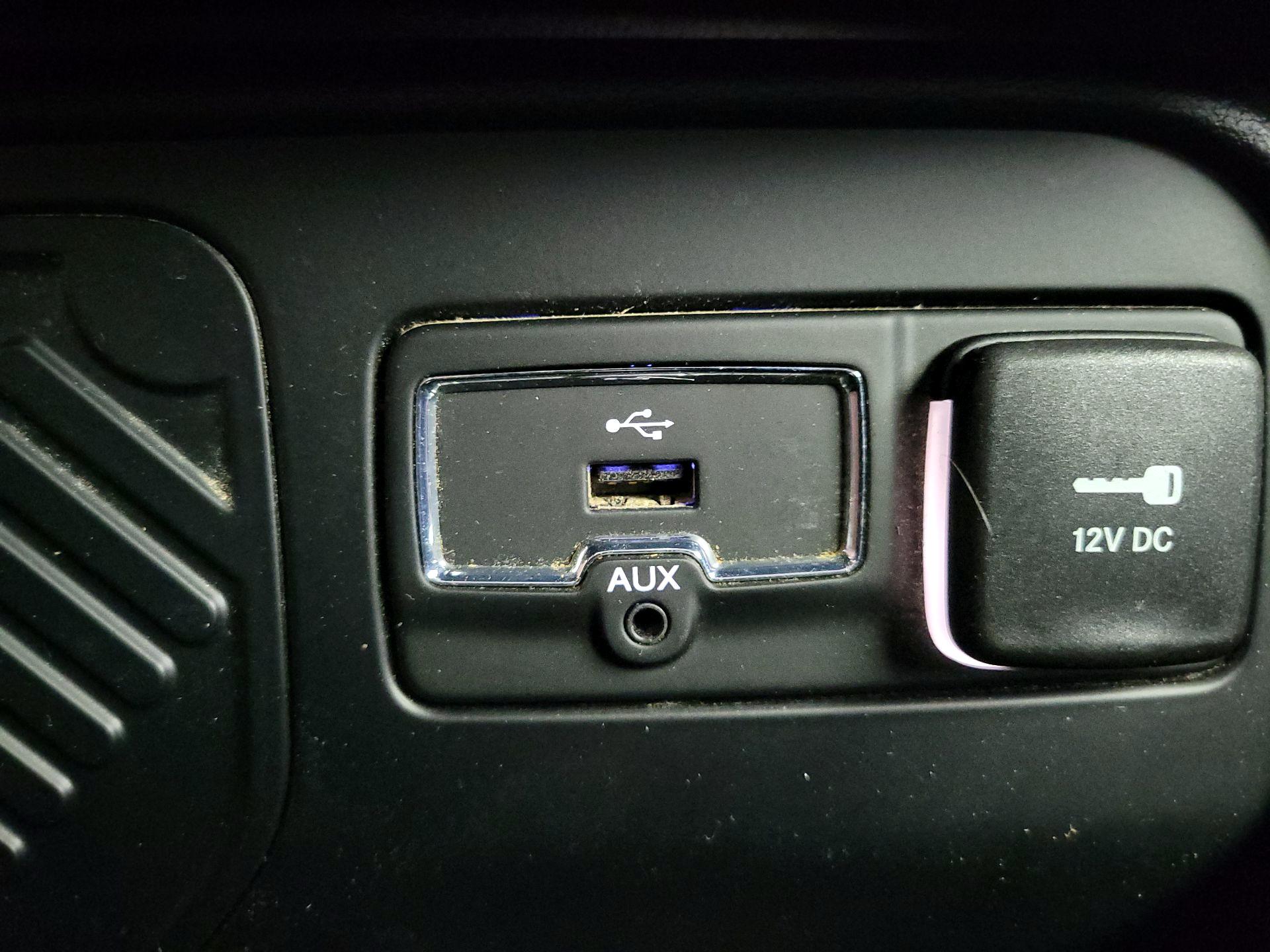 Thumbnail: 2015 Jeep Renegade - 18