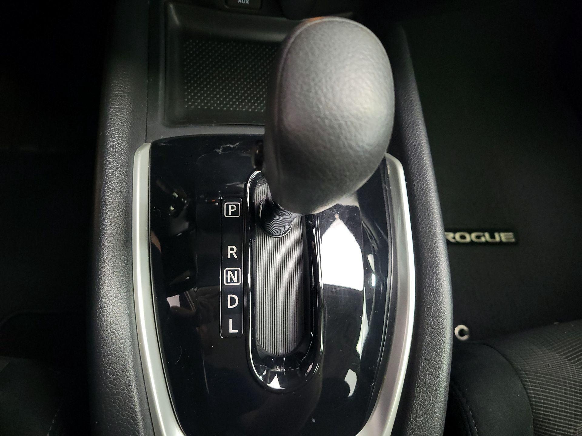 Thumbnail: 2016 Nissan Rogue - 17