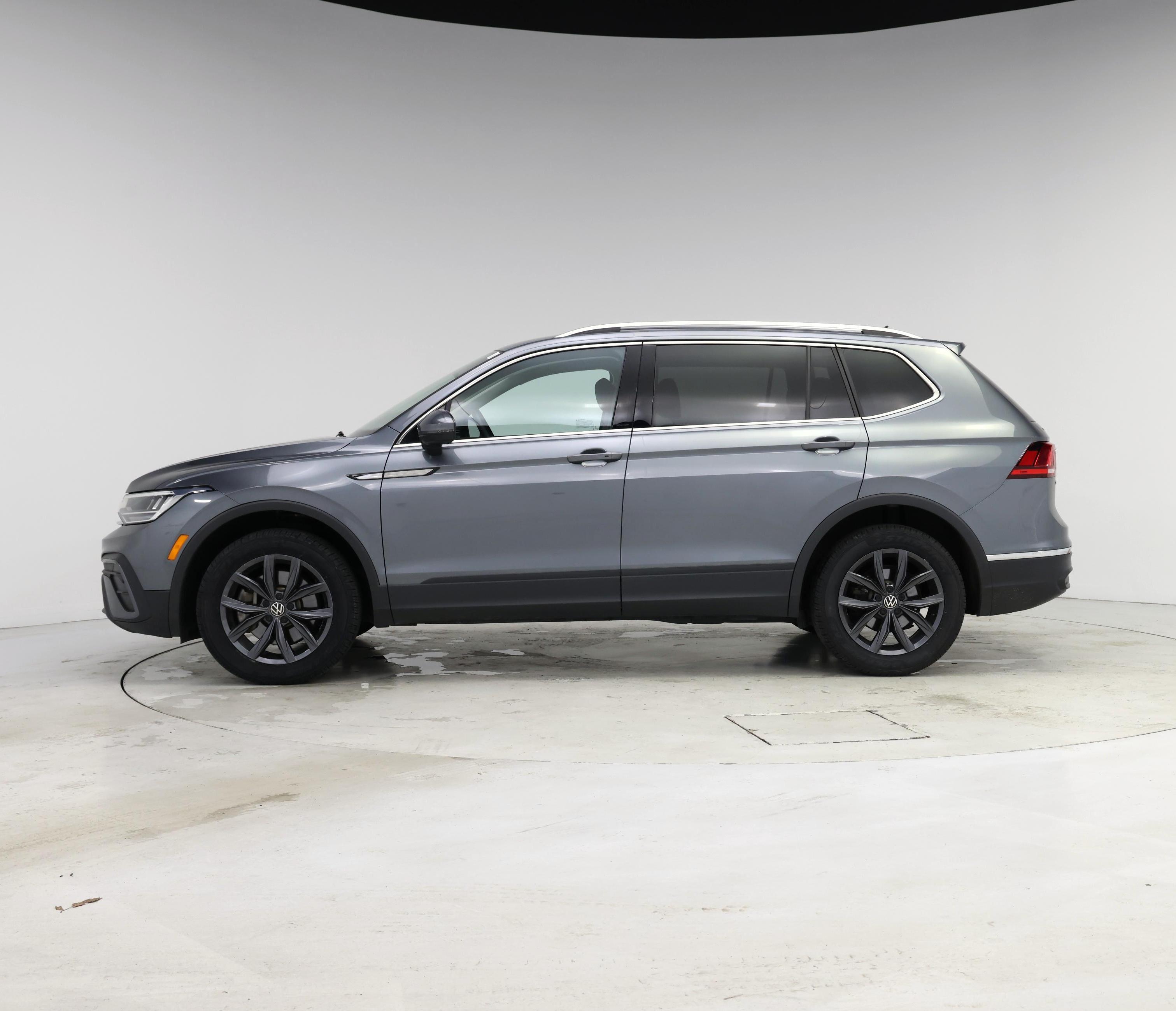 Thumbnail: 2023 Volkswagen Tiguan - 3