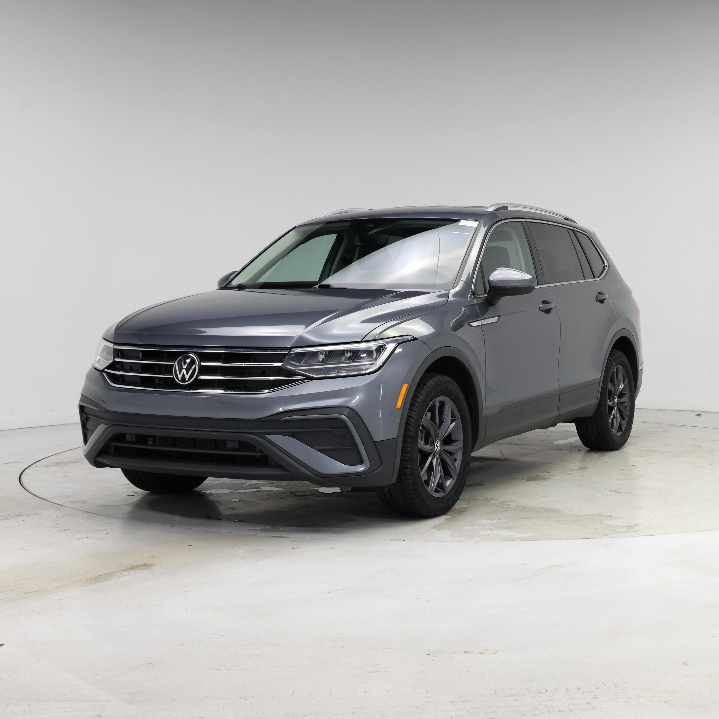 Thumbnail: 2023 Volkswagen Tiguan - 4