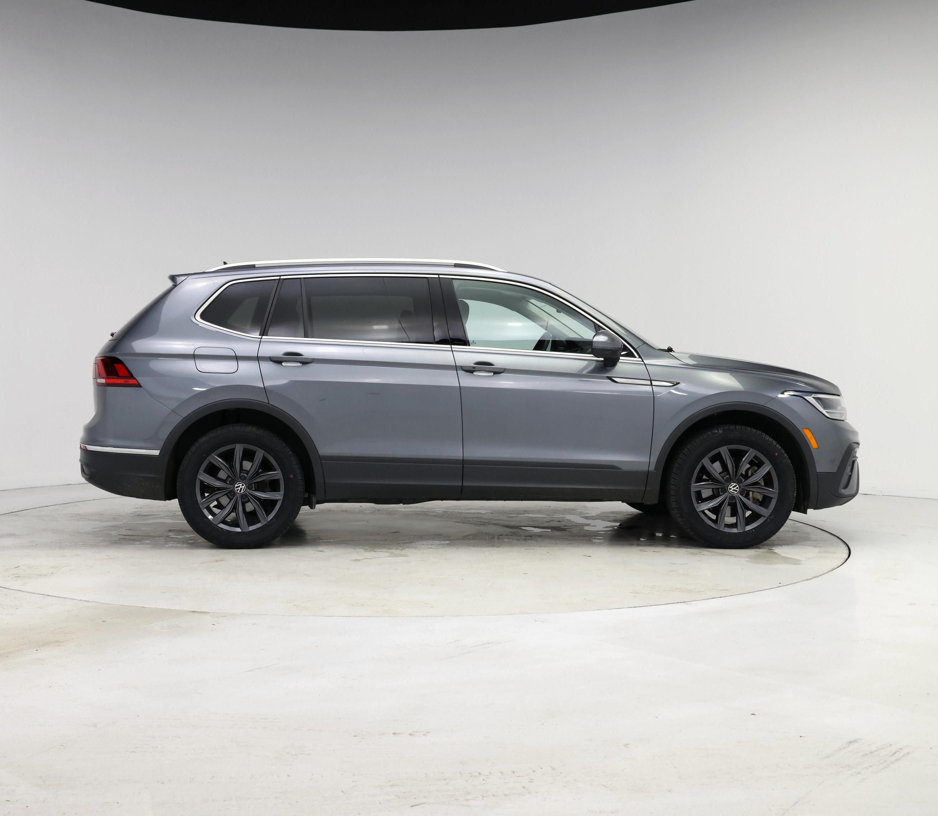 Thumbnail: 2023 Volkswagen Tiguan - 7